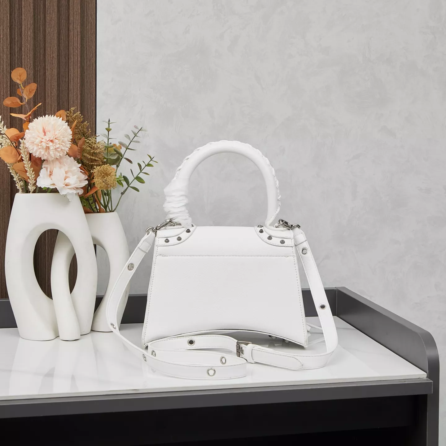 Trendsetting 2438 Balenciaga AAA Quality Messenger Bags For Women