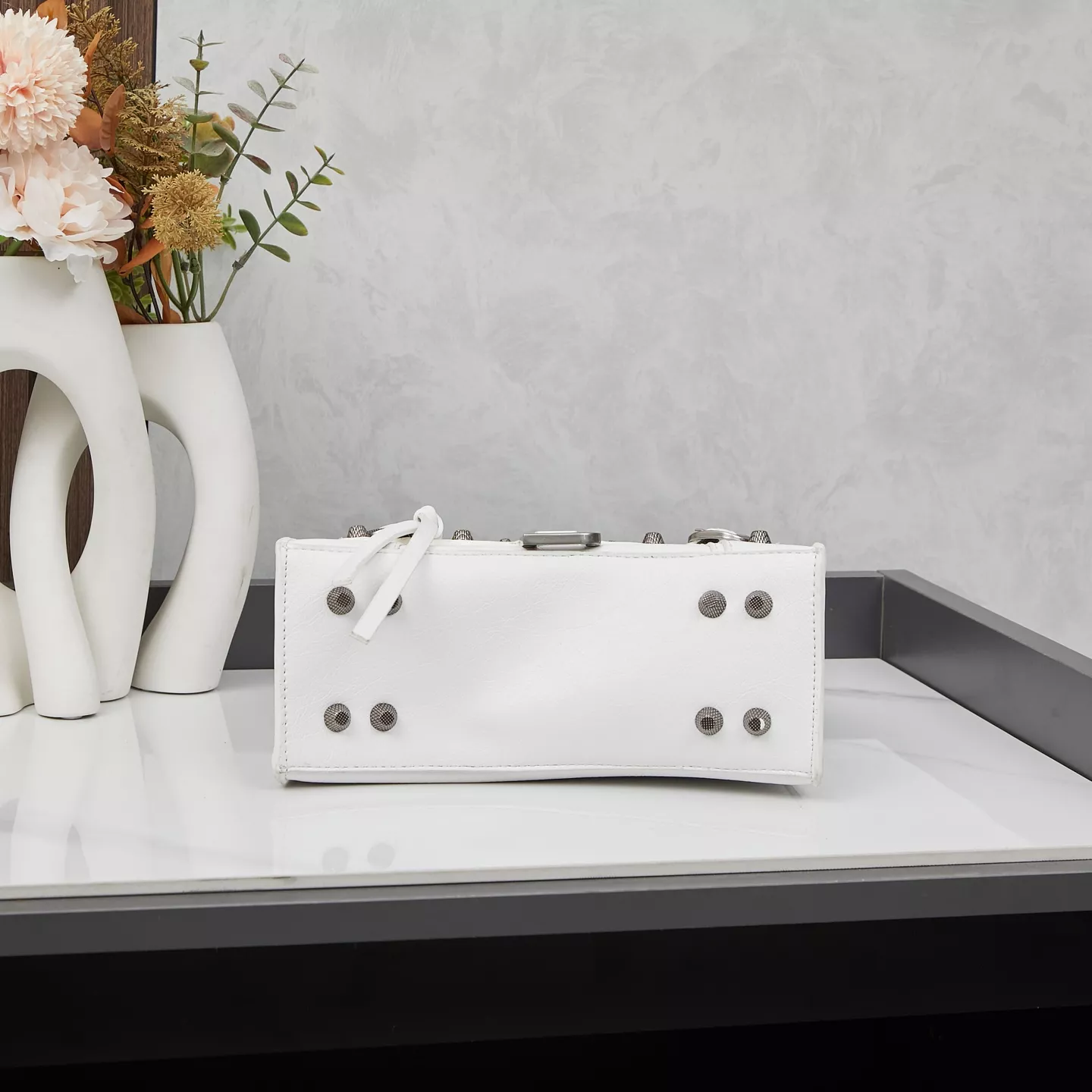 Trendsetting 2438 Balenciaga AAA Quality Messenger Bags For Women