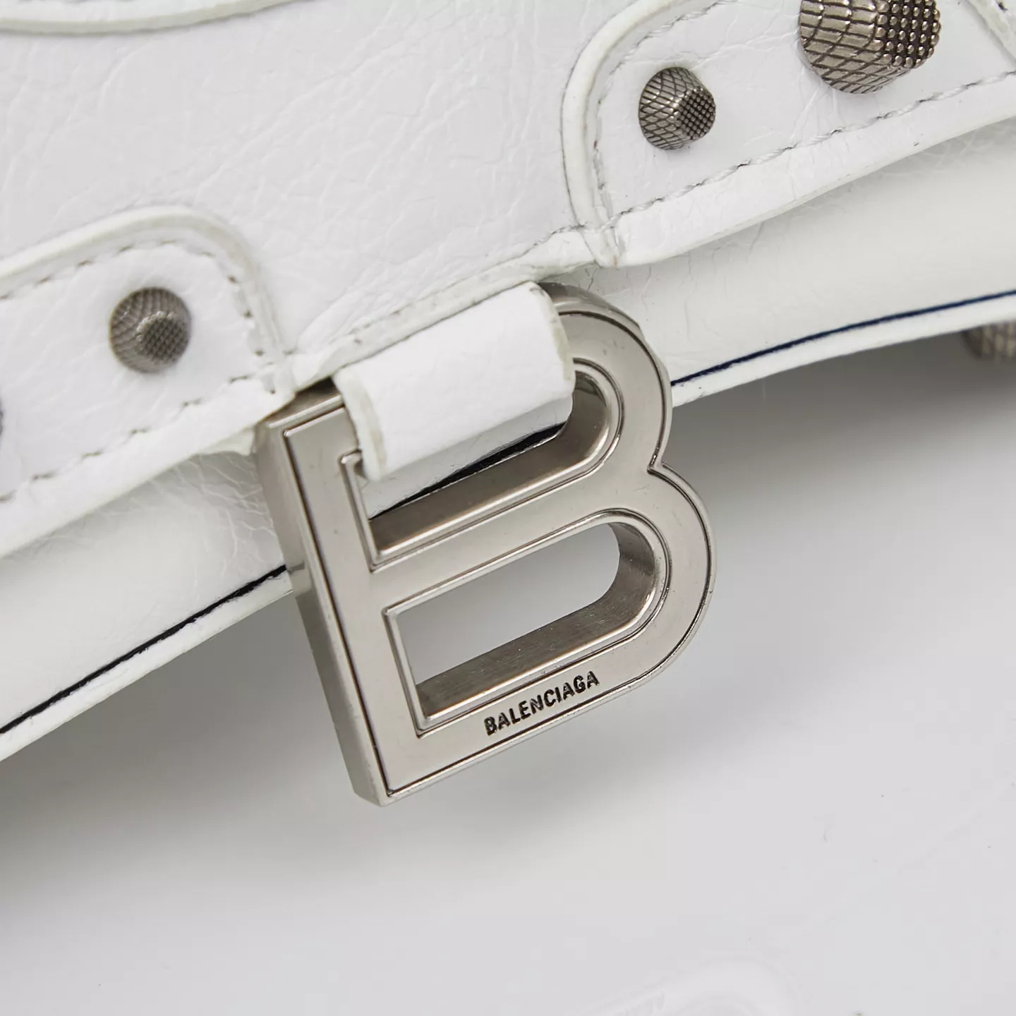 Trendsetting 2438 Balenciaga AAA Quality Messenger Bags For Women