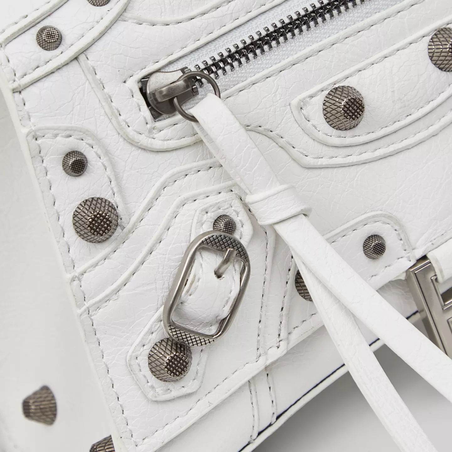 Trendsetting 2438 Balenciaga AAA Quality Messenger Bags For Women