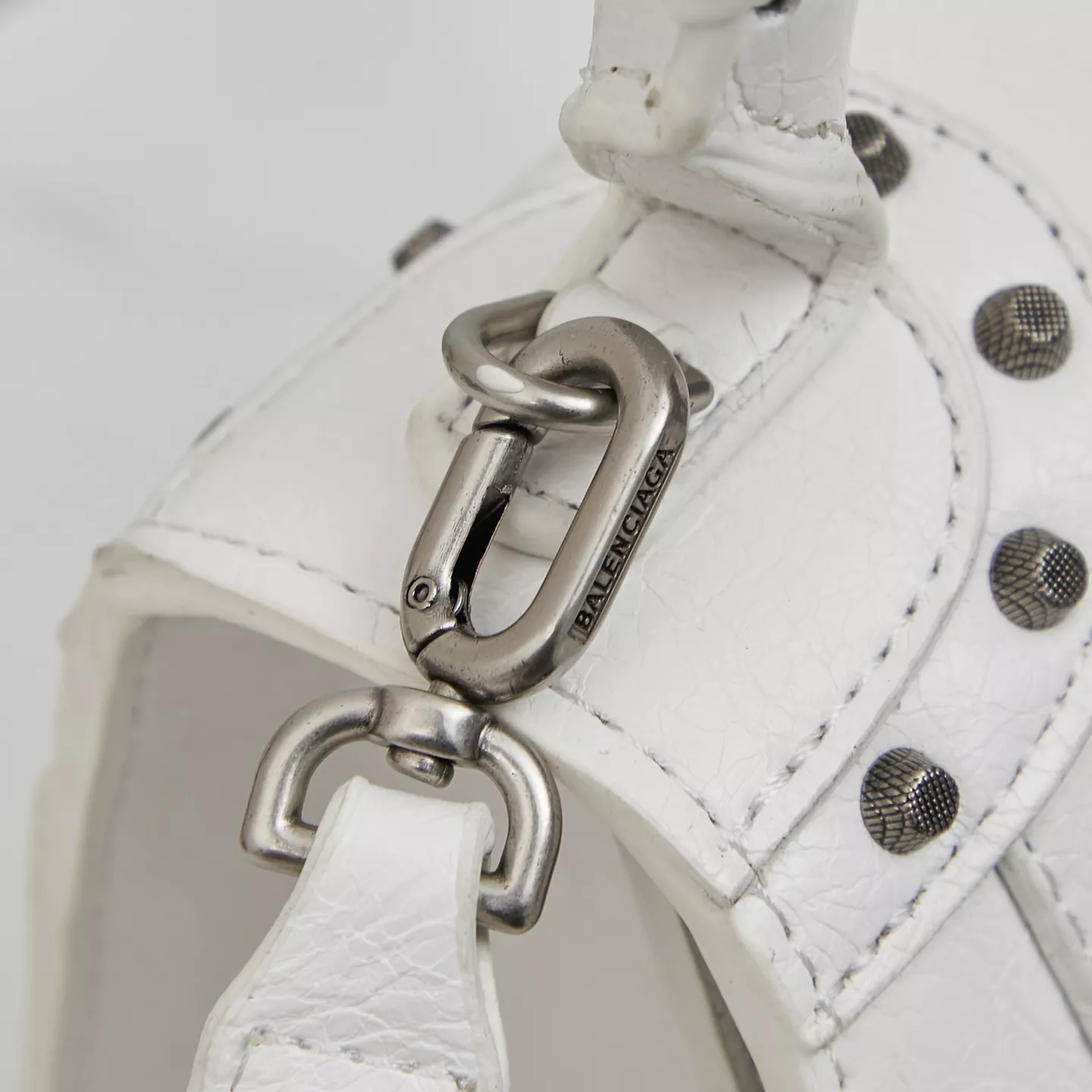 Trendsetting 2438 Balenciaga AAA Quality Messenger Bags For Women
