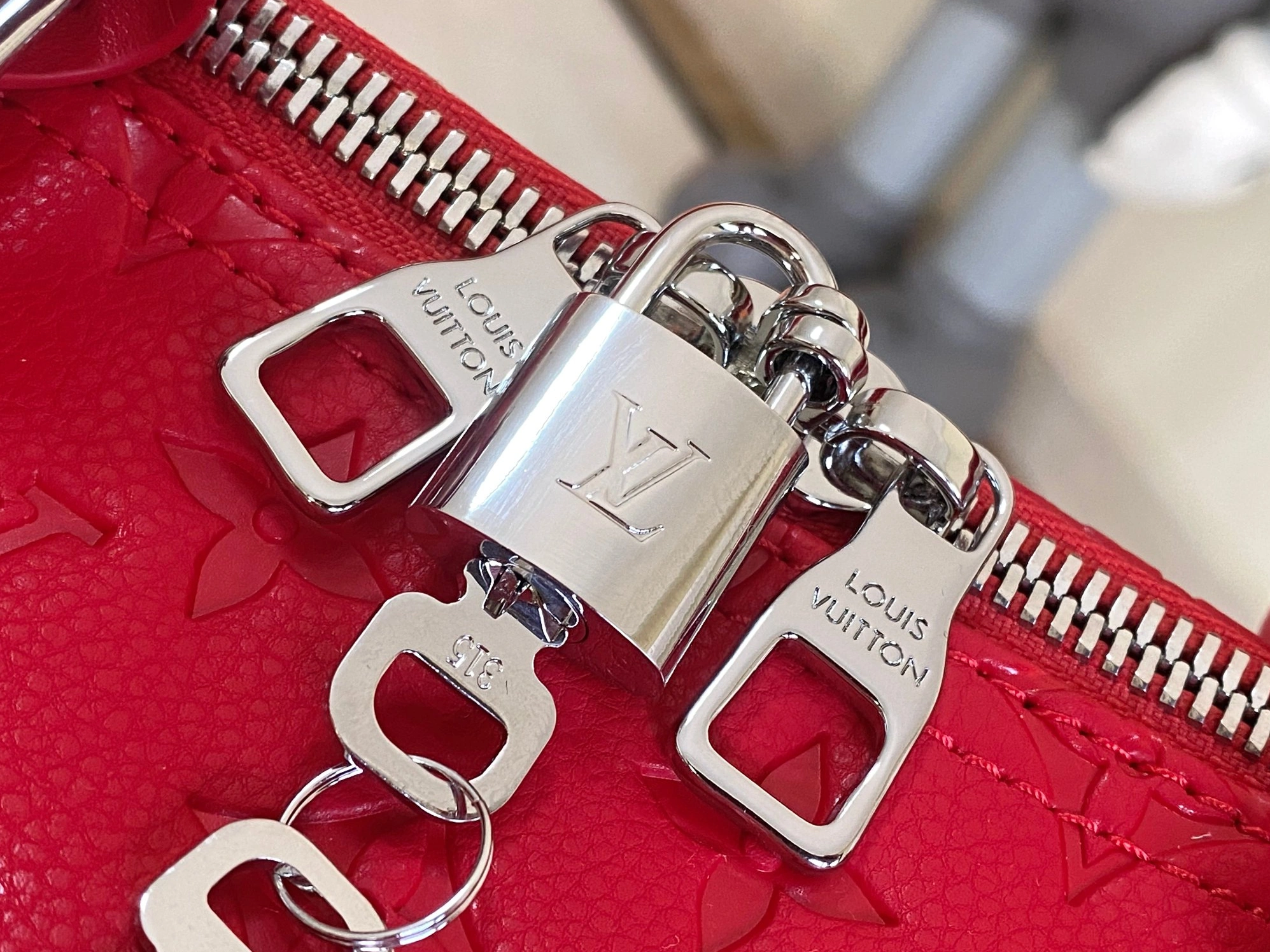 Trendsetting 3010 Louis Vuitton Travel Bags
