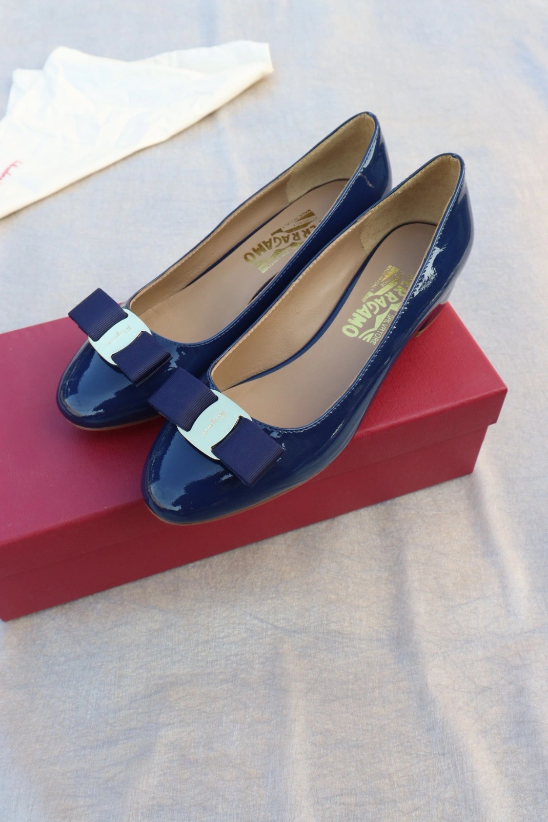Trendsetting 305 Salvatore Ferragamo Flat Shoes For Women