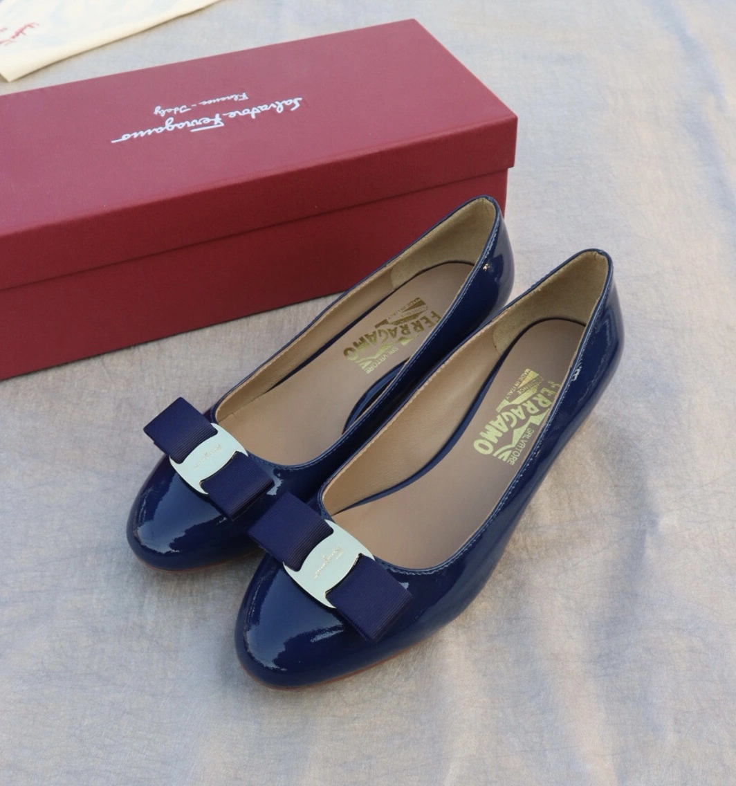 Trendsetting 305 Salvatore Ferragamo Flat Shoes For Women