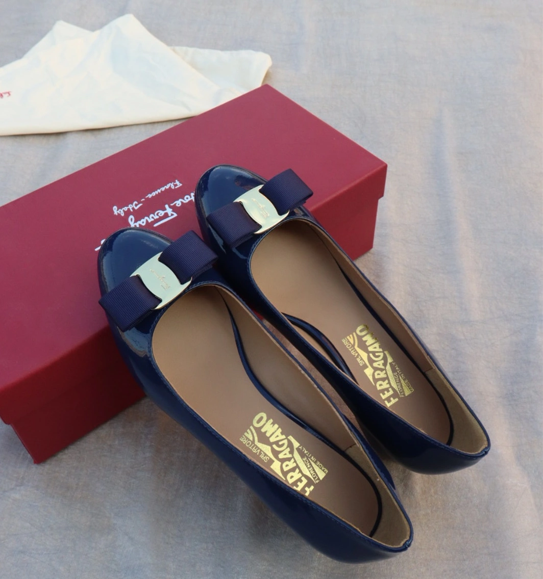 Trendsetting 305 Salvatore Ferragamo Flat Shoes For Women