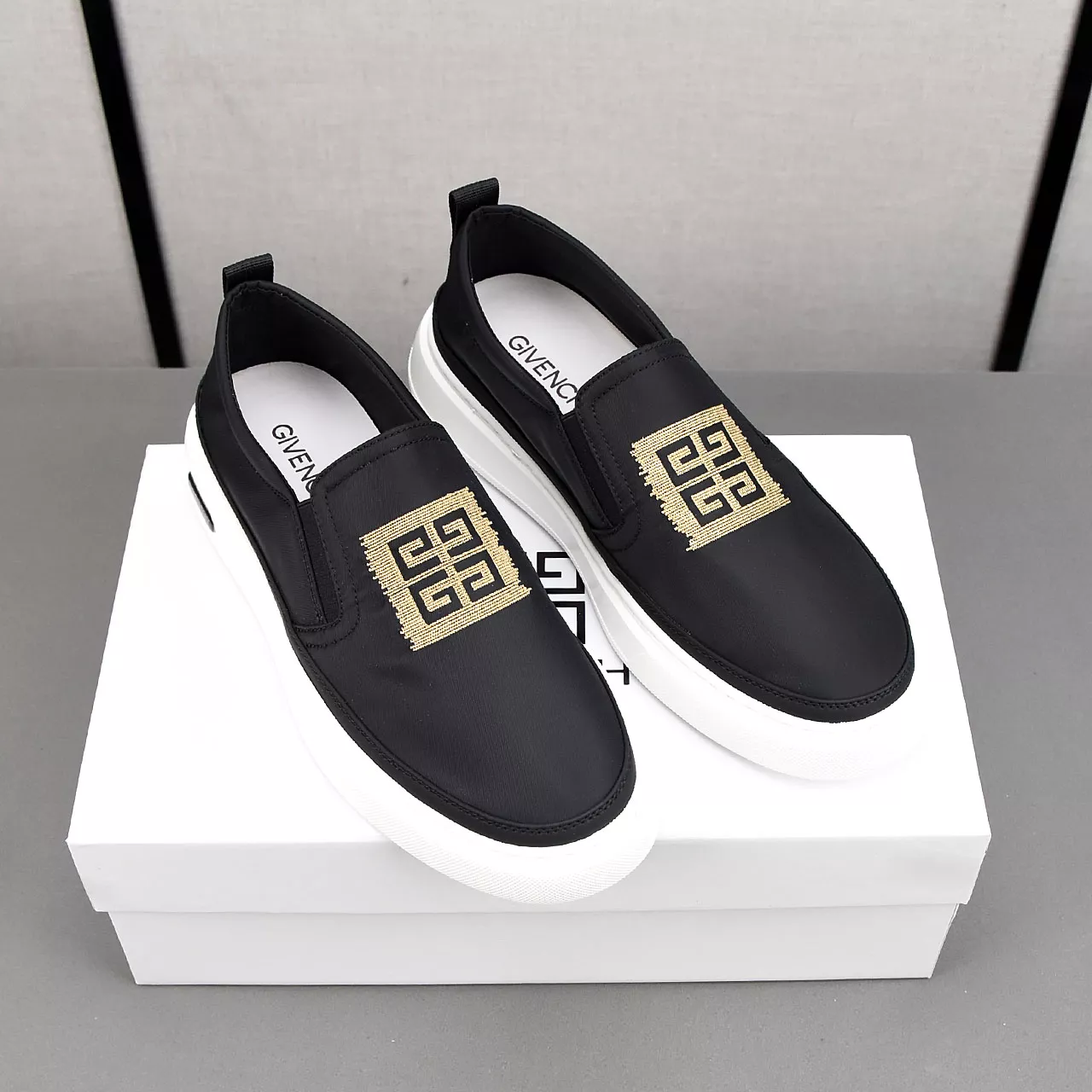 Trendsetting 3064 Givenchy Casual Shoes For Men