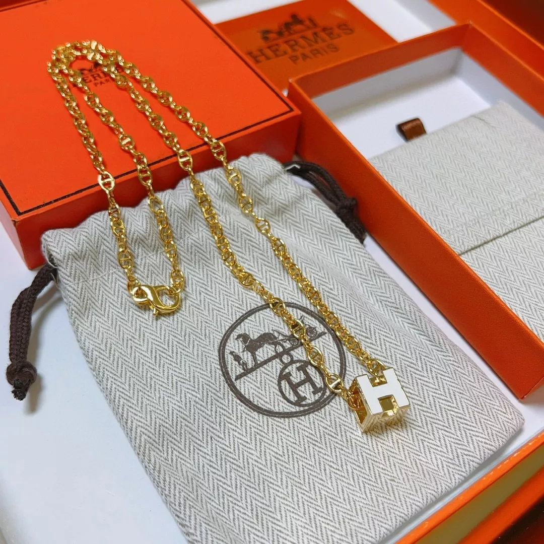 Trendsetting 3064 Hermes Necklaces