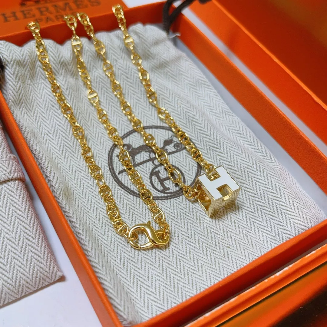 Trendsetting 3064 Hermes Necklaces