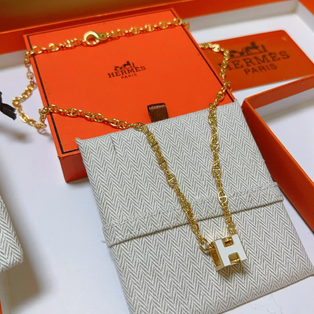 Trendsetting 3064 Hermes Necklaces
