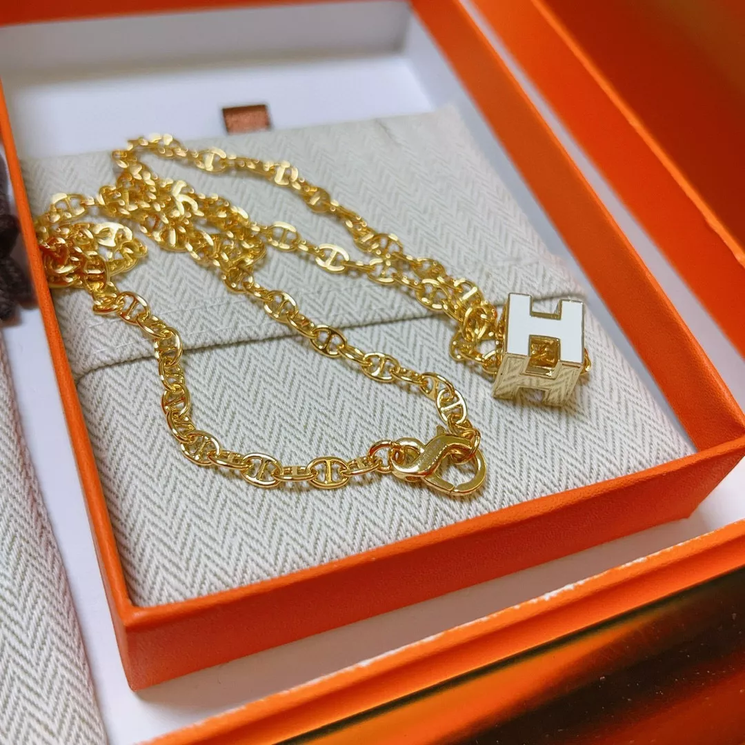 Trendsetting 3064 Hermes Necklaces