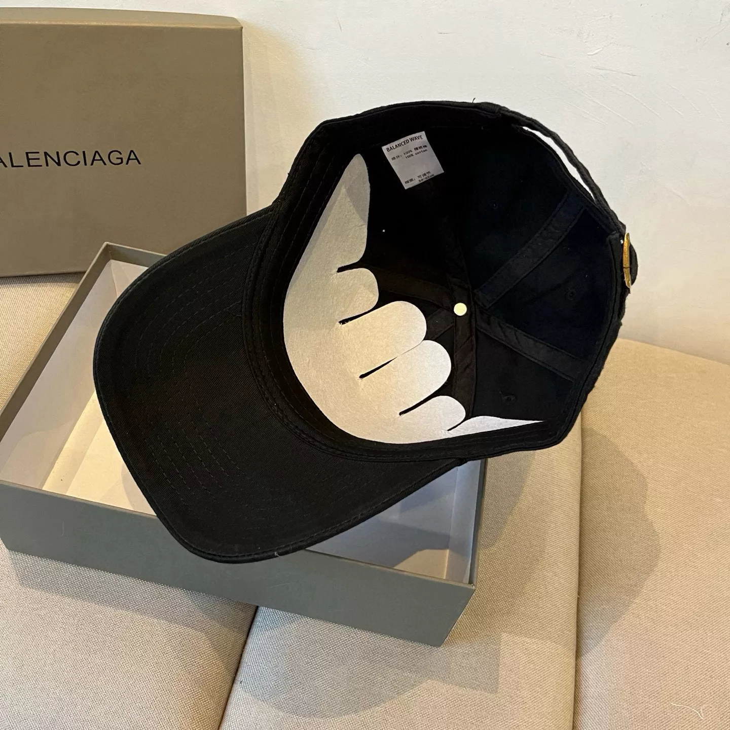 Trendsetting 3145 Balenciaga Caps