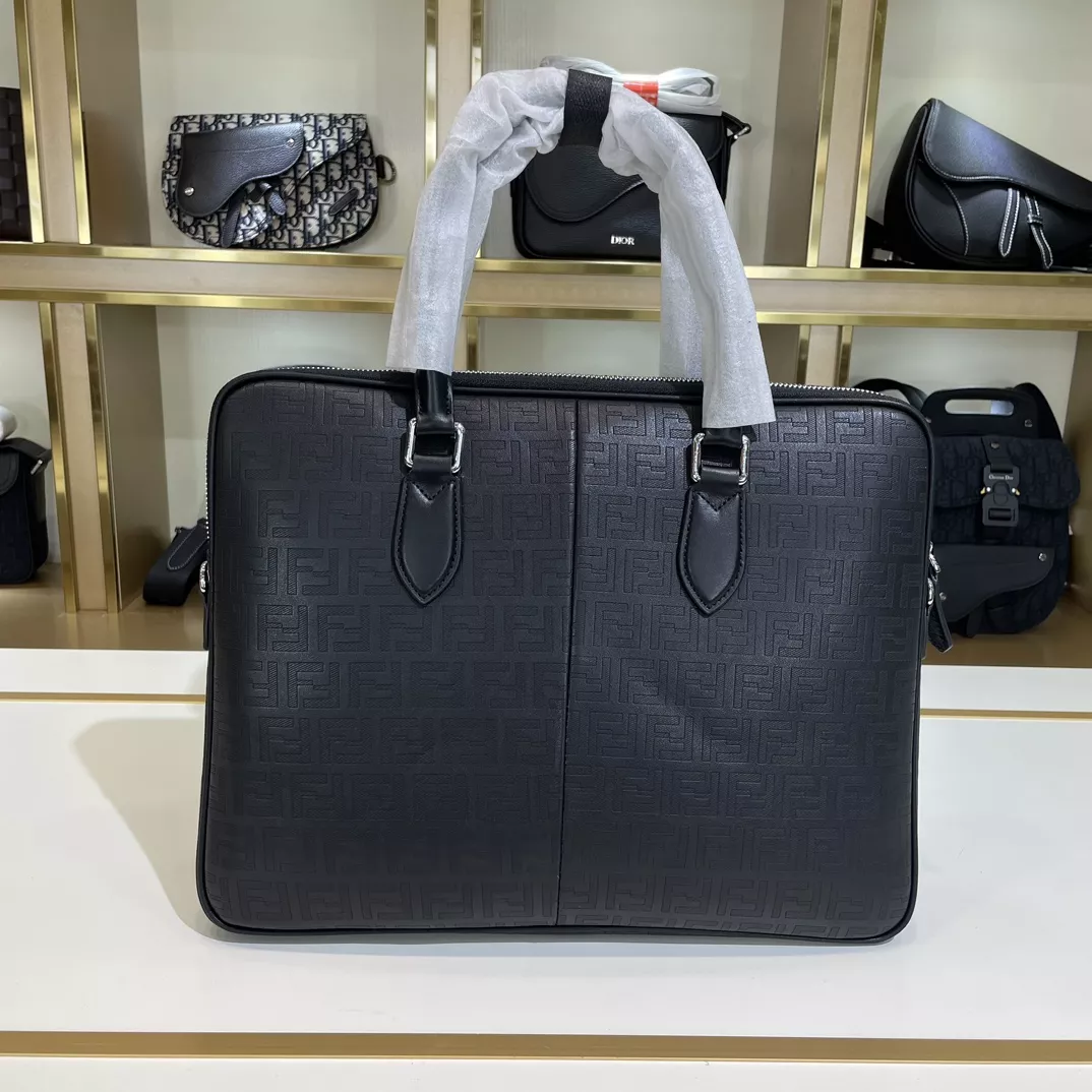 Trendsetting 322 Fendi AAA Man Handbags