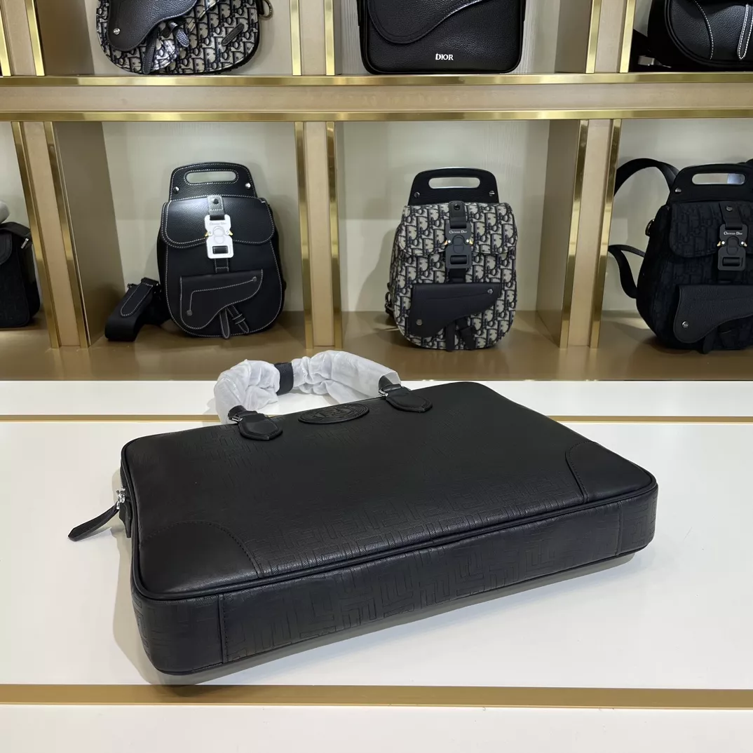 Trendsetting 322 Fendi AAA Man Handbags