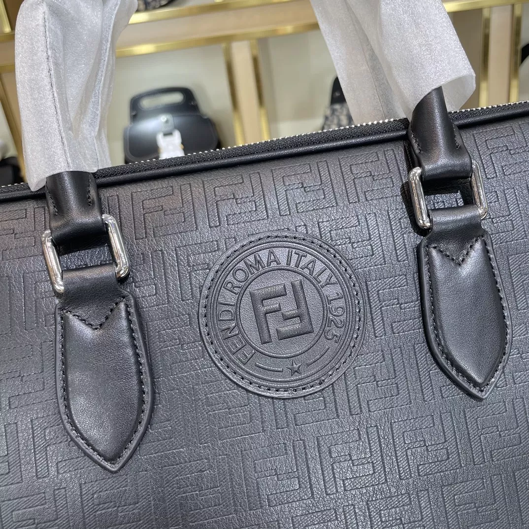 Trendsetting 322 Fendi AAA Man Handbags