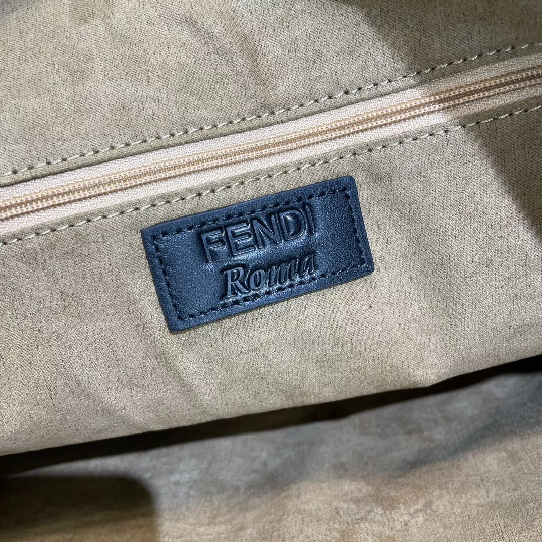 Trendsetting 322 Fendi AAA Man Handbags