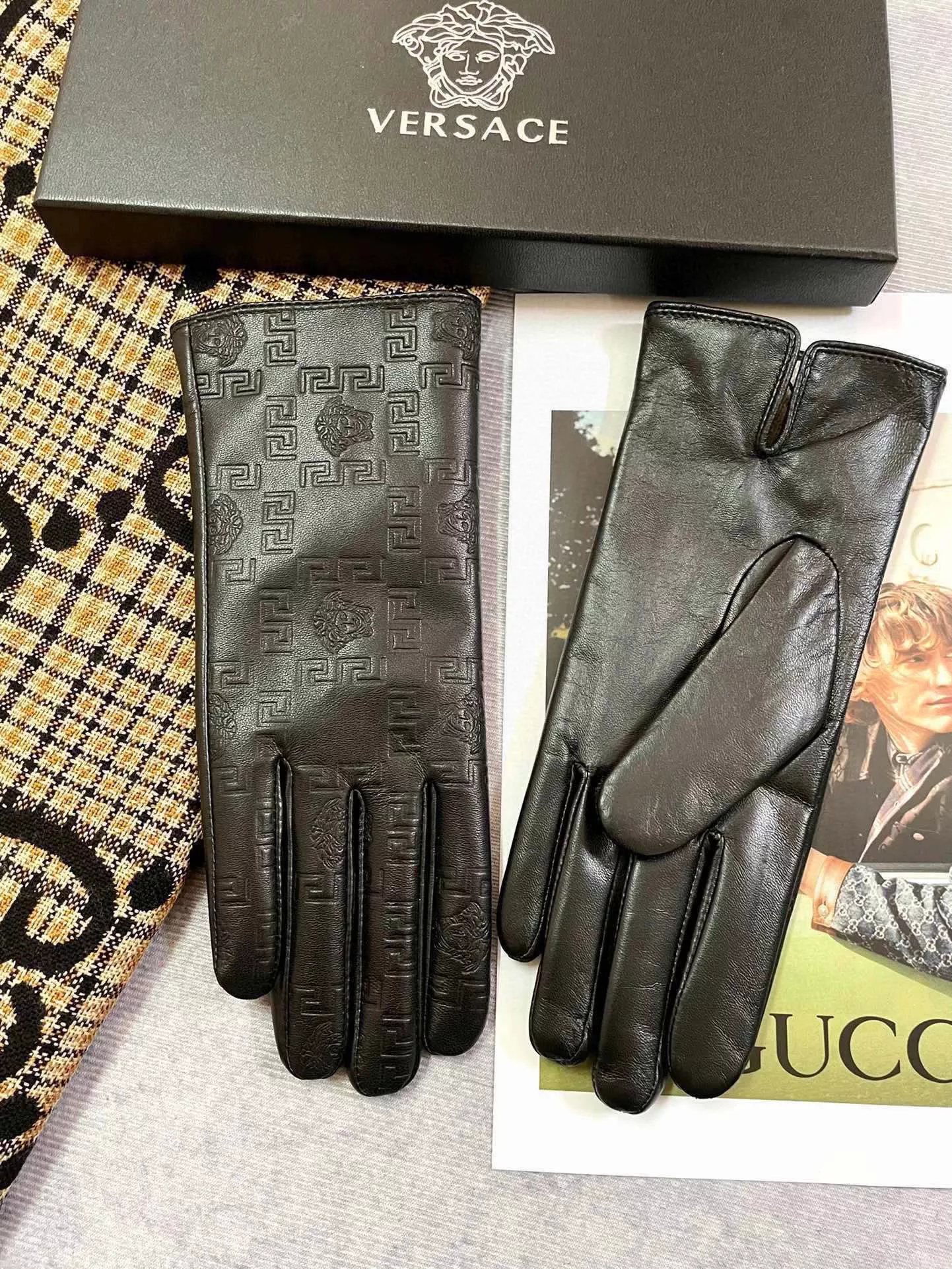 Trendsetting 3269 Versace Gloves For Women