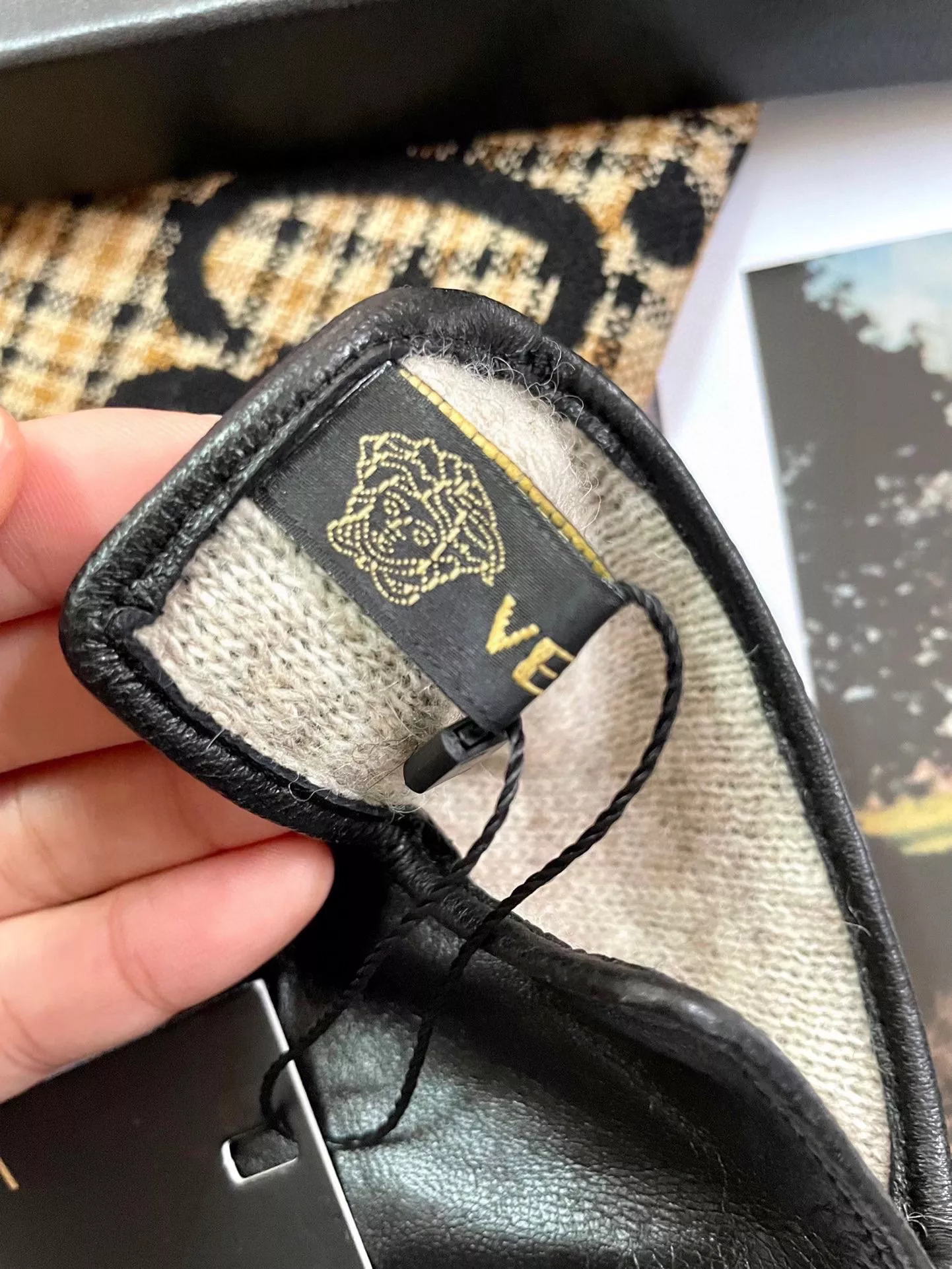 Trendsetting 3269 Versace Gloves For Women