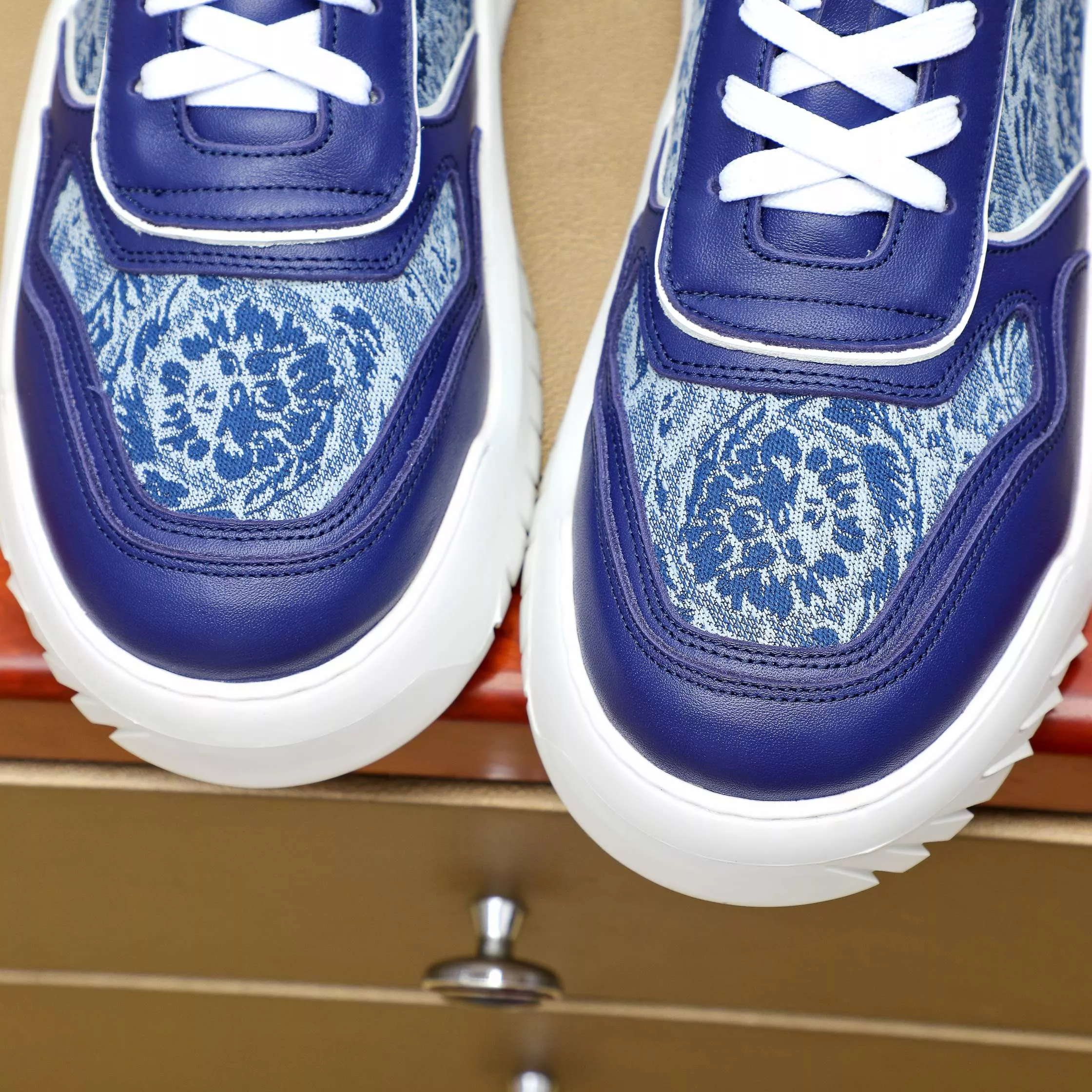 Trendsetting 3286 Versace Casual Shoes For Men