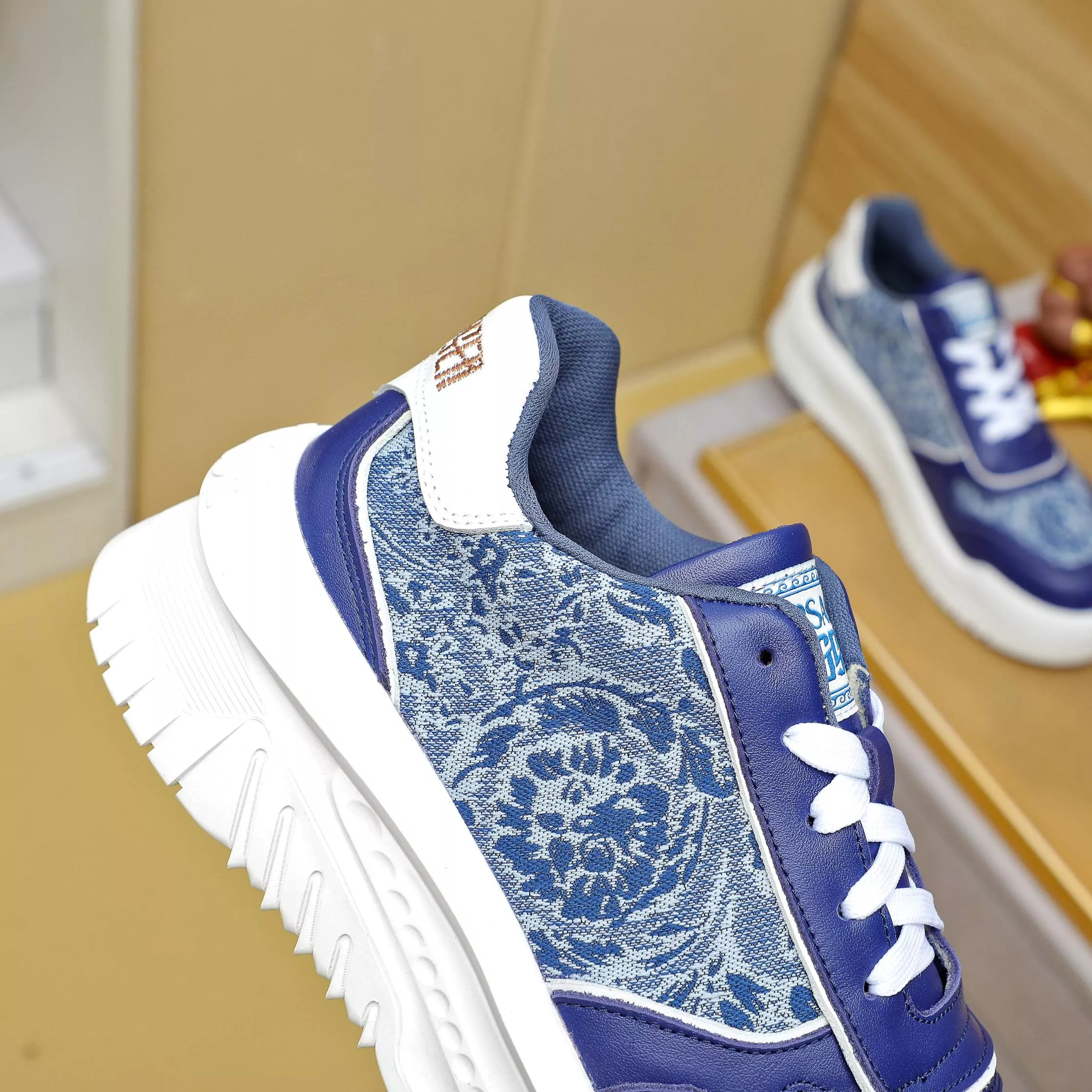 Trendsetting 3286 Versace Casual Shoes For Men