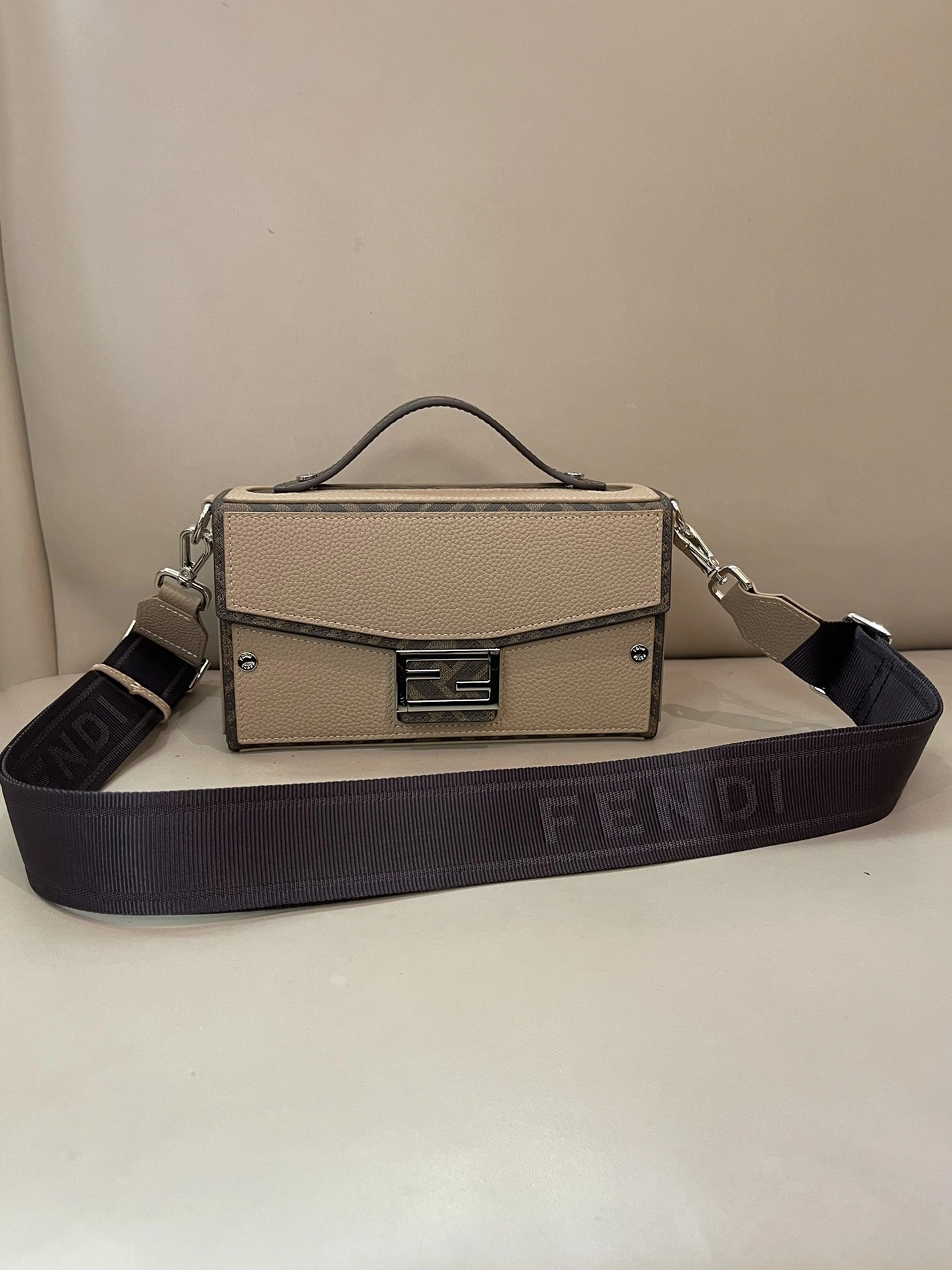 Trendsetting 3377 Fendi AAA Quality Messenger Bags For Unisex