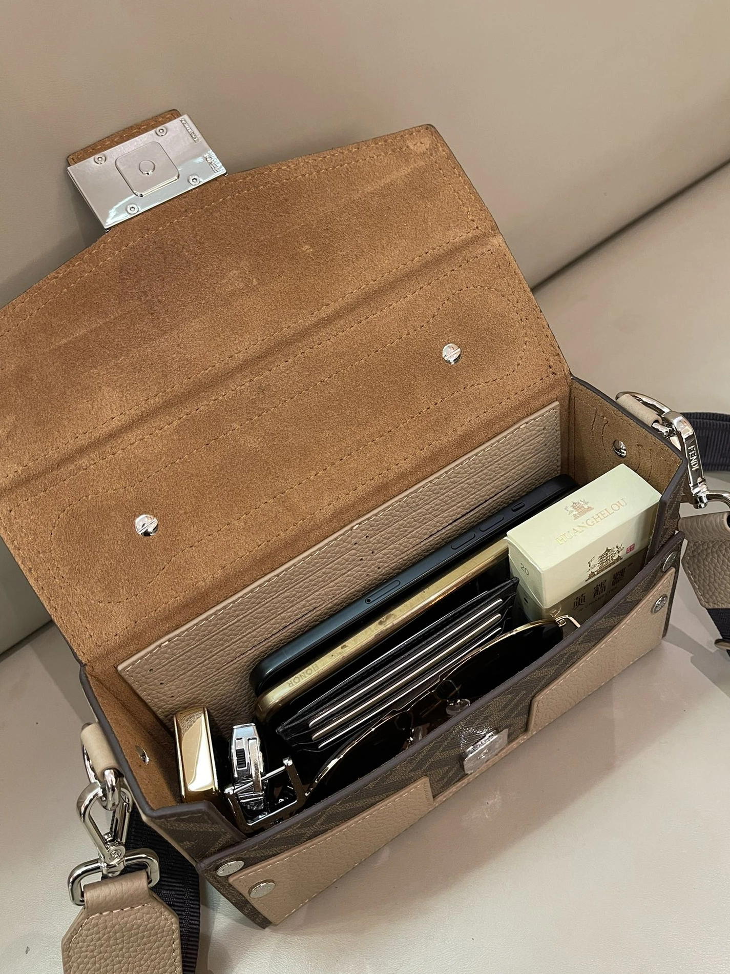 Trendsetting 3377 Fendi AAA Quality Messenger Bags For Unisex