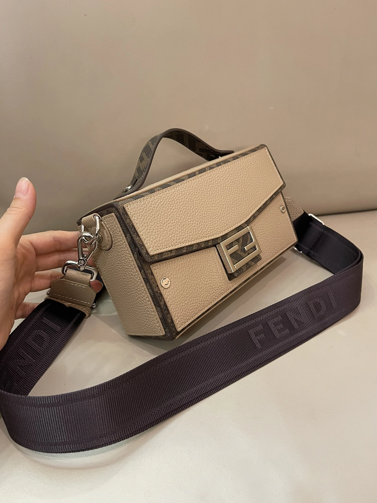 Trendsetting 3377 Fendi AAA Quality Messenger Bags For Unisex