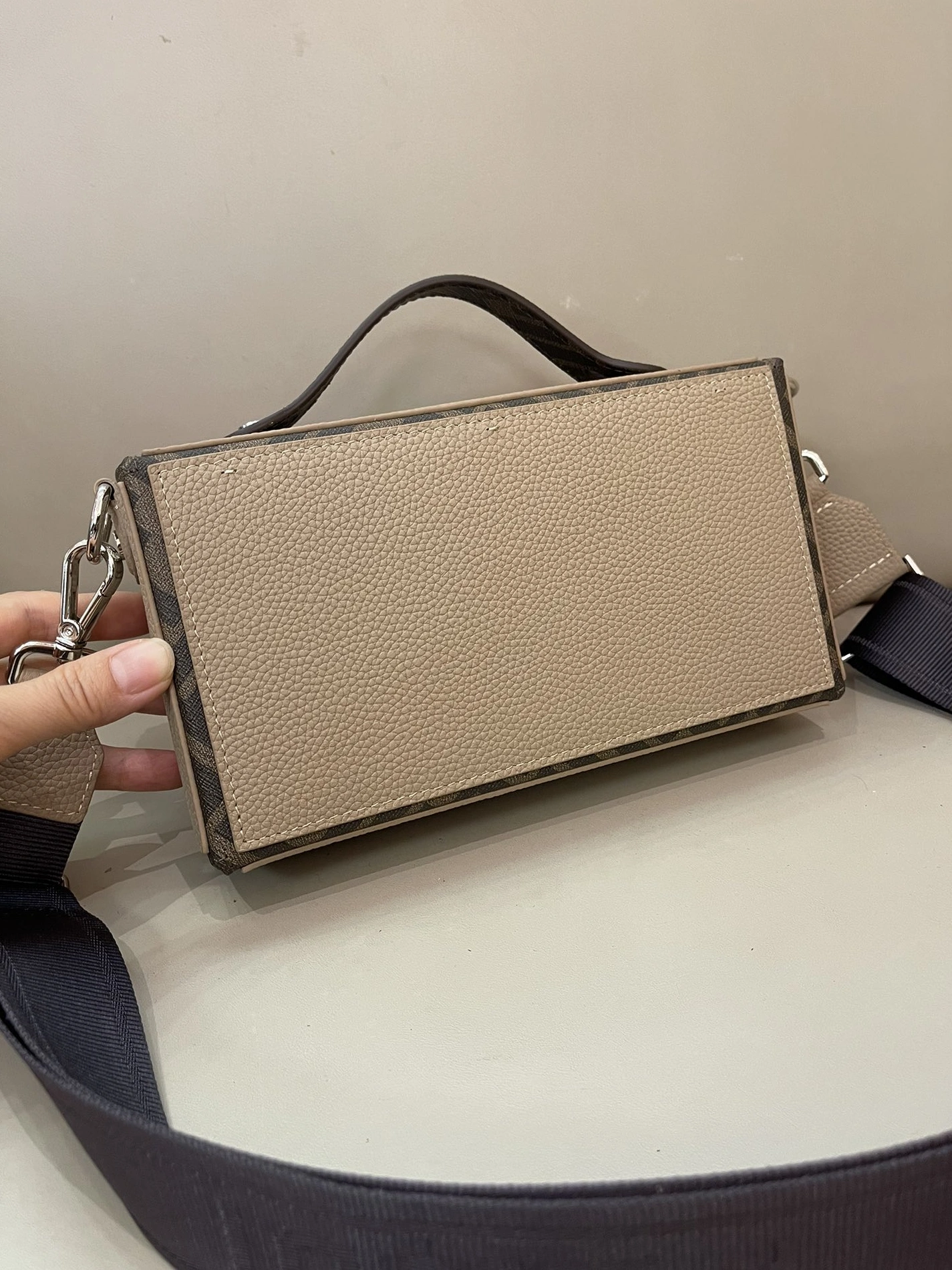 Trendsetting 3377 Fendi AAA Quality Messenger Bags For Unisex