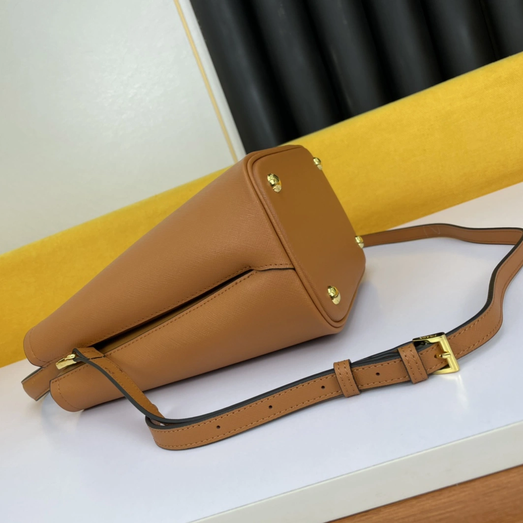 Trendsetting 3468 Prada AAA Quality Handbags For Women