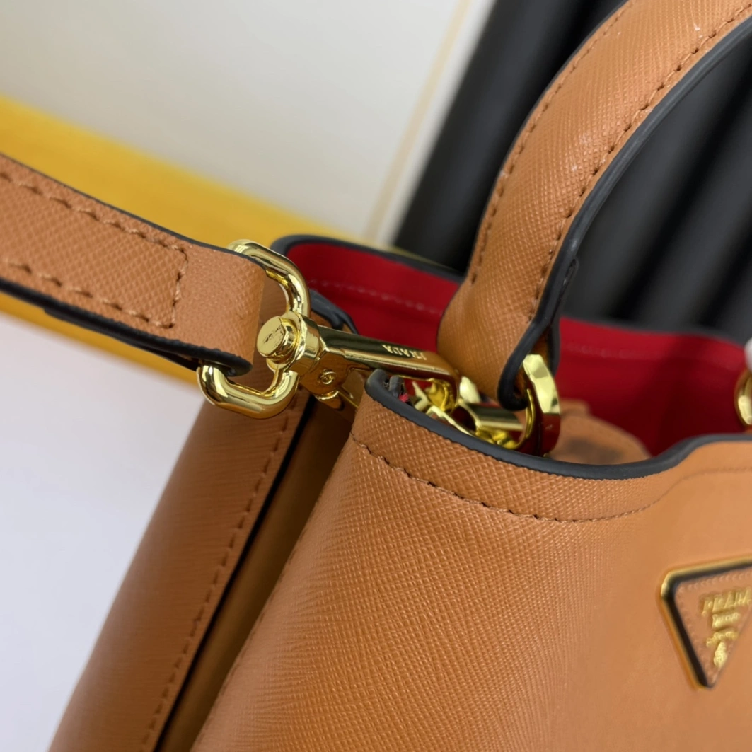Trendsetting 3468 Prada AAA Quality Handbags For Women