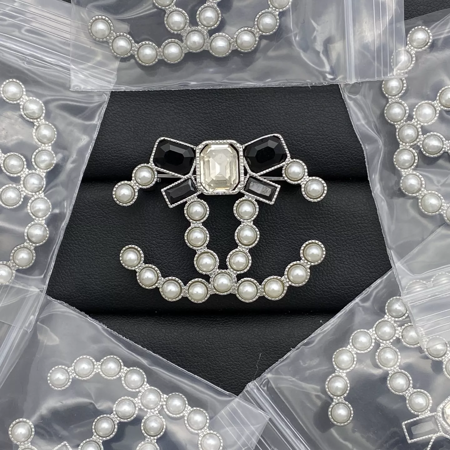 Trendsetting 3519 Chanel Brooches For Women
