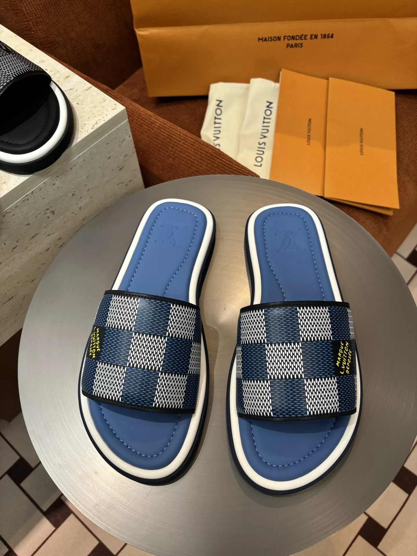 Trendsetting 3519 Louis Vuitton Slippers For Men