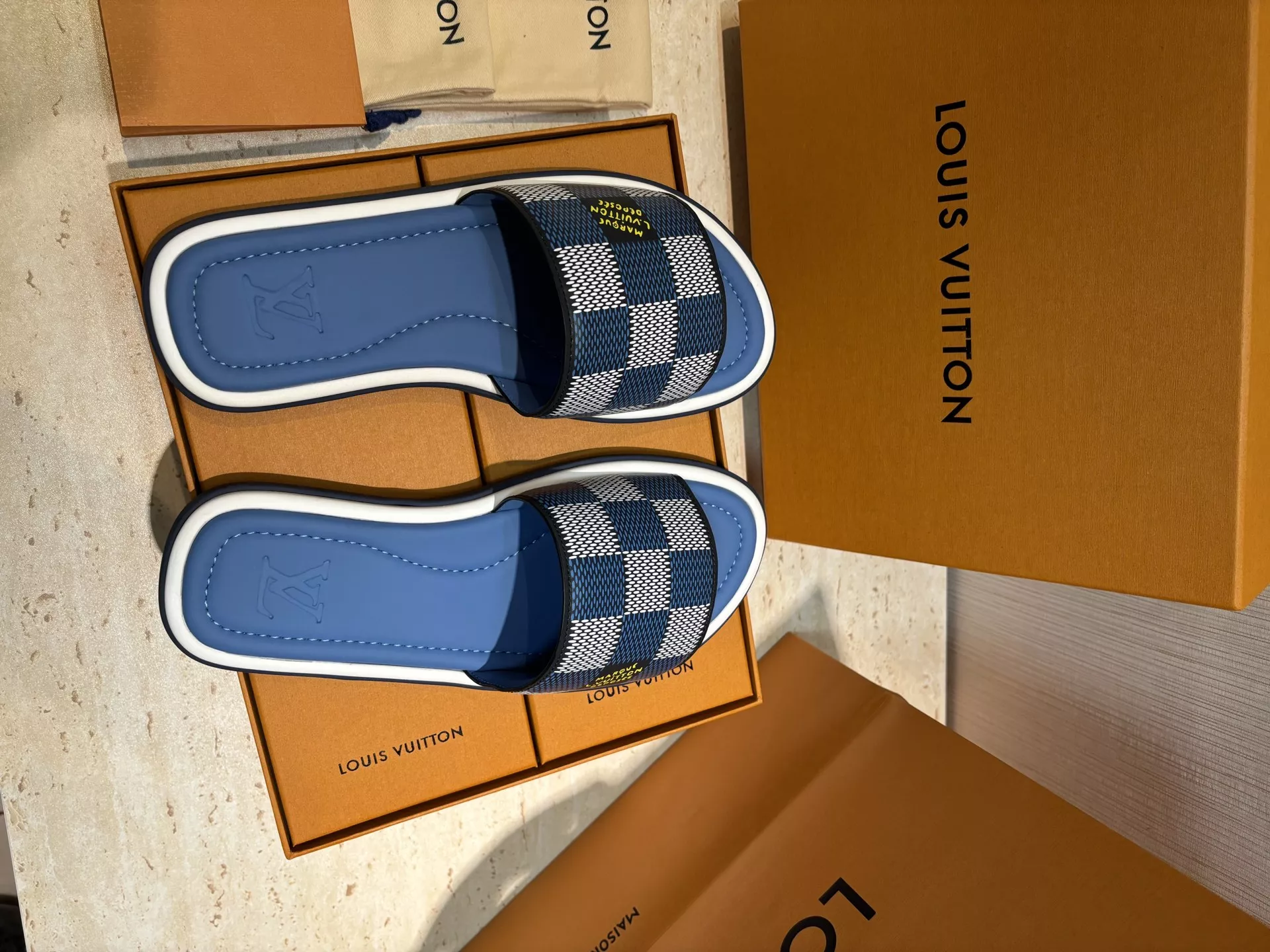 Trendsetting 3519 Louis Vuitton Slippers For Men