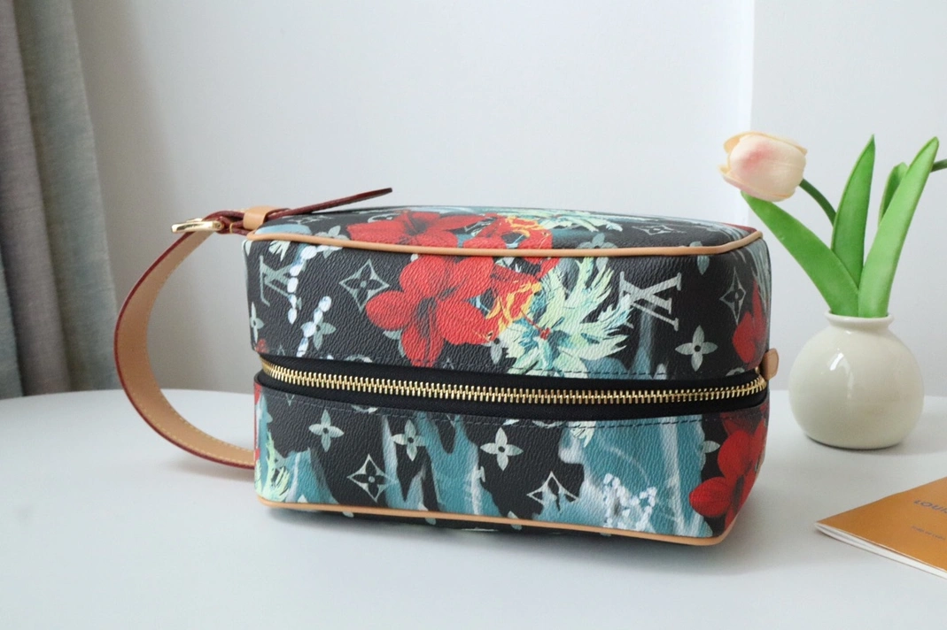 Trendsetting 3606 Louis Vuitton AAA Quality Handbags For Women