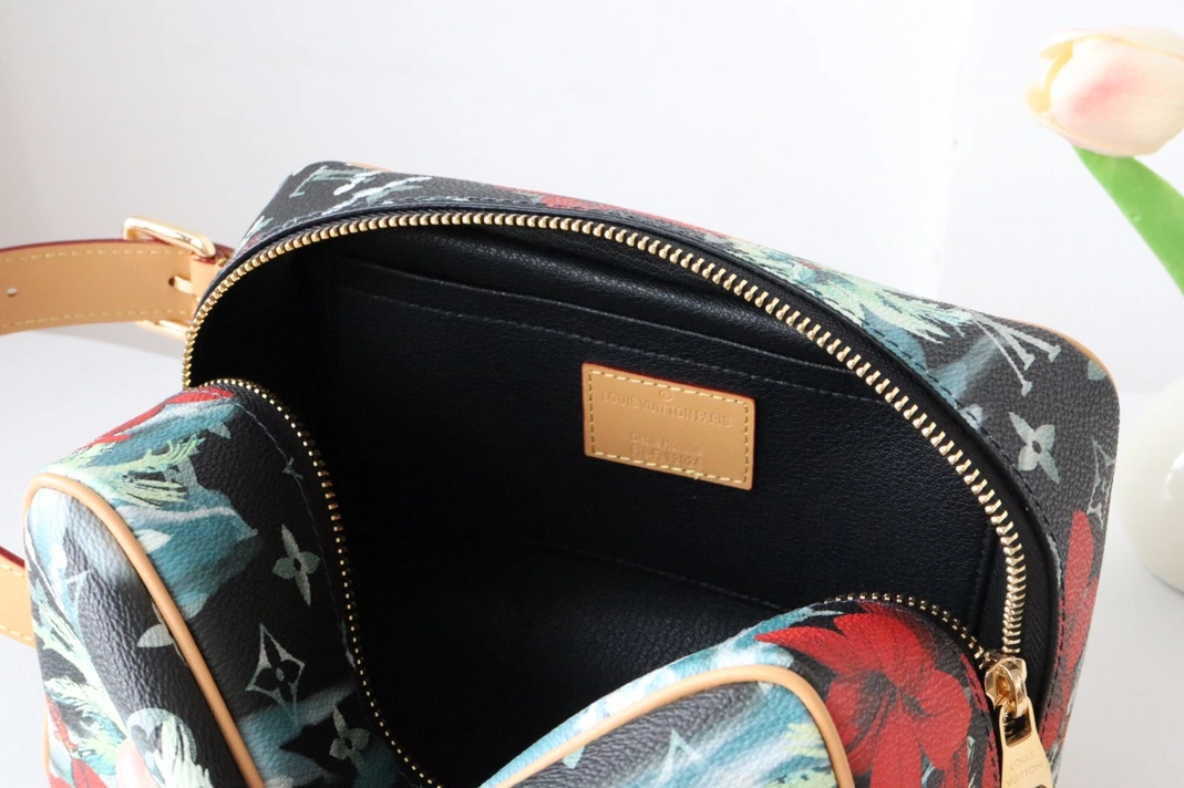 Trendsetting 3606 Louis Vuitton AAA Quality Handbags For Women