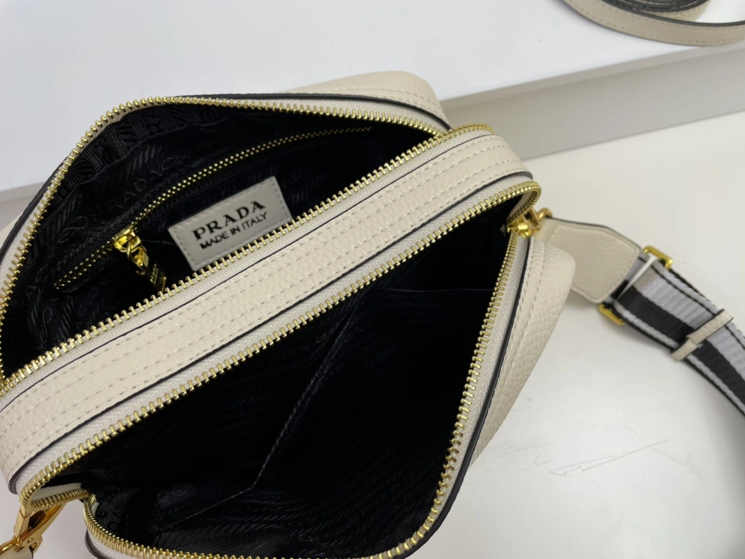 Trendsetting 3849 Prada AAA Quality Messenger Bags For Women