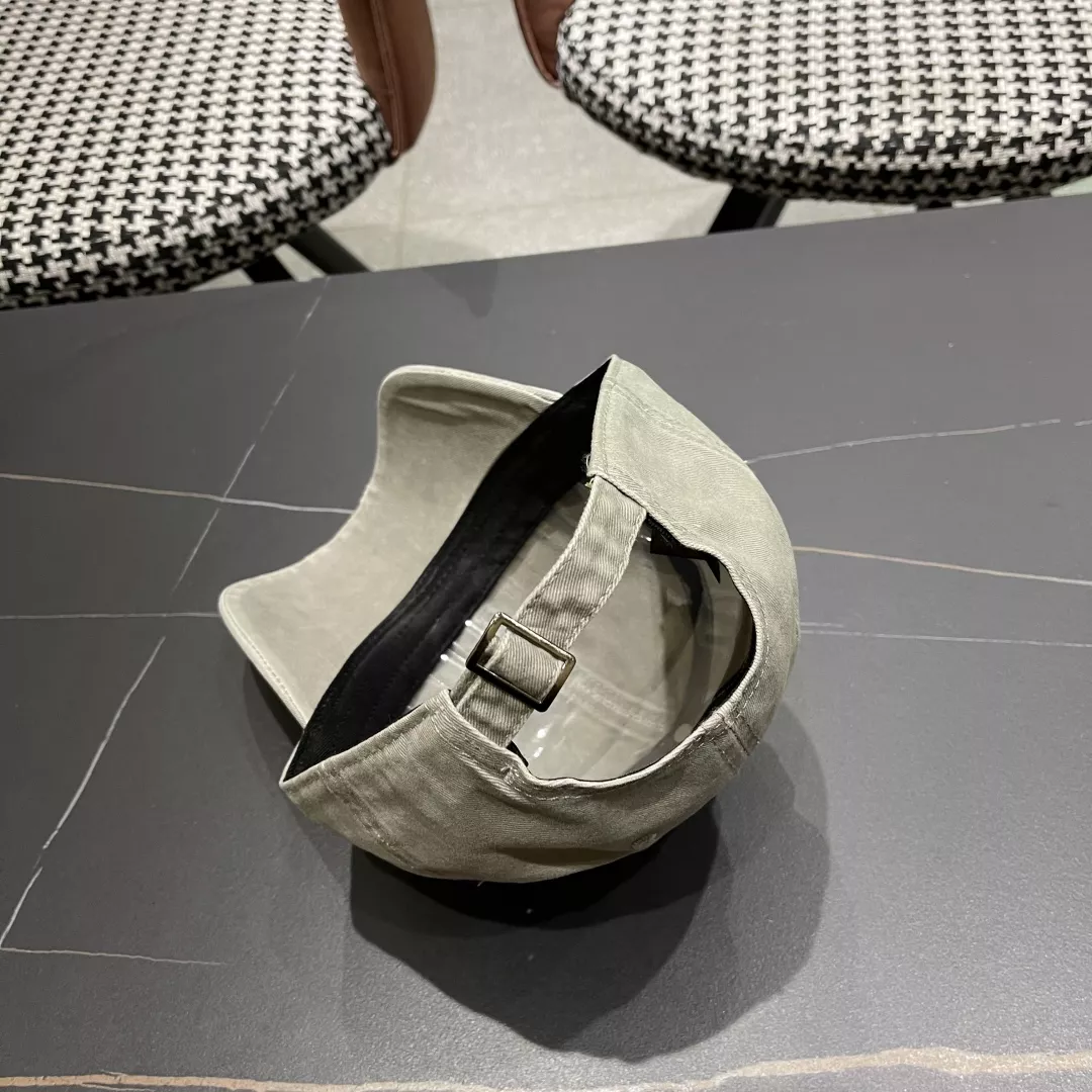 Trendsetting 4084 Balenciaga Caps
