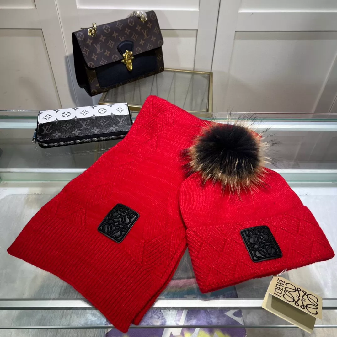 Trendsetting 4097 LOEWE Hat and Scarf Set