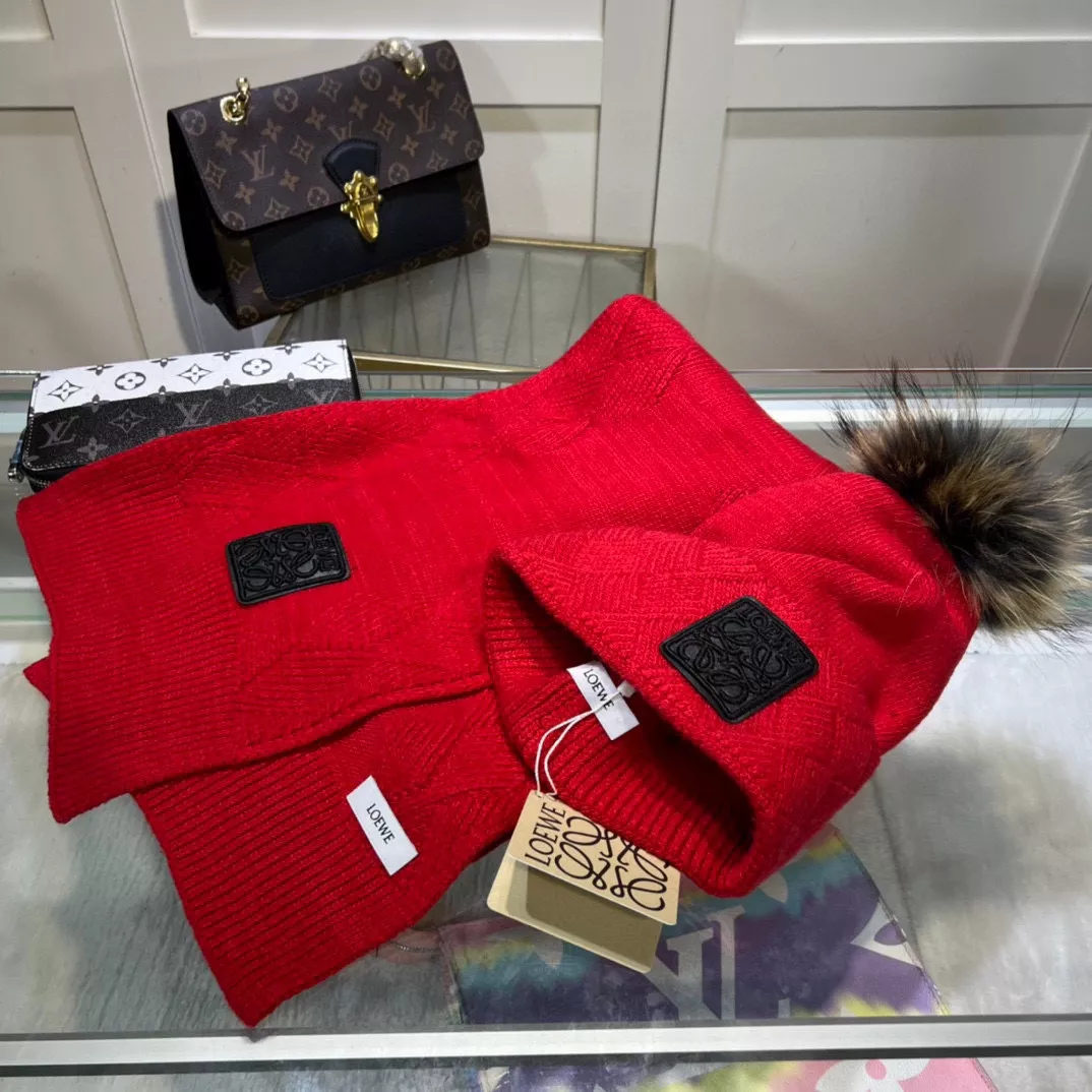 Trendsetting 4097 LOEWE Hat and Scarf Set