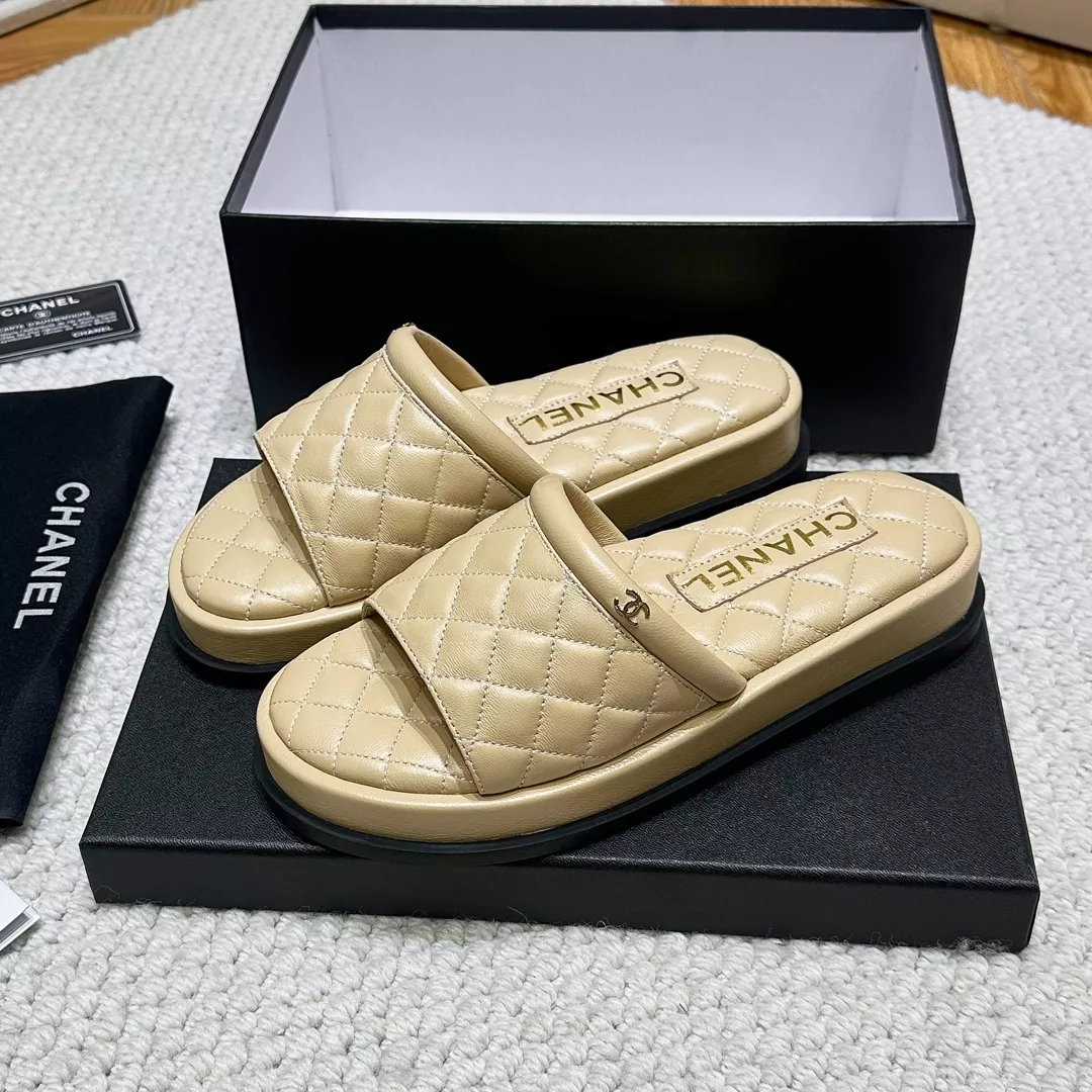 Trendsetting 4168 Chanel Slippers For Women