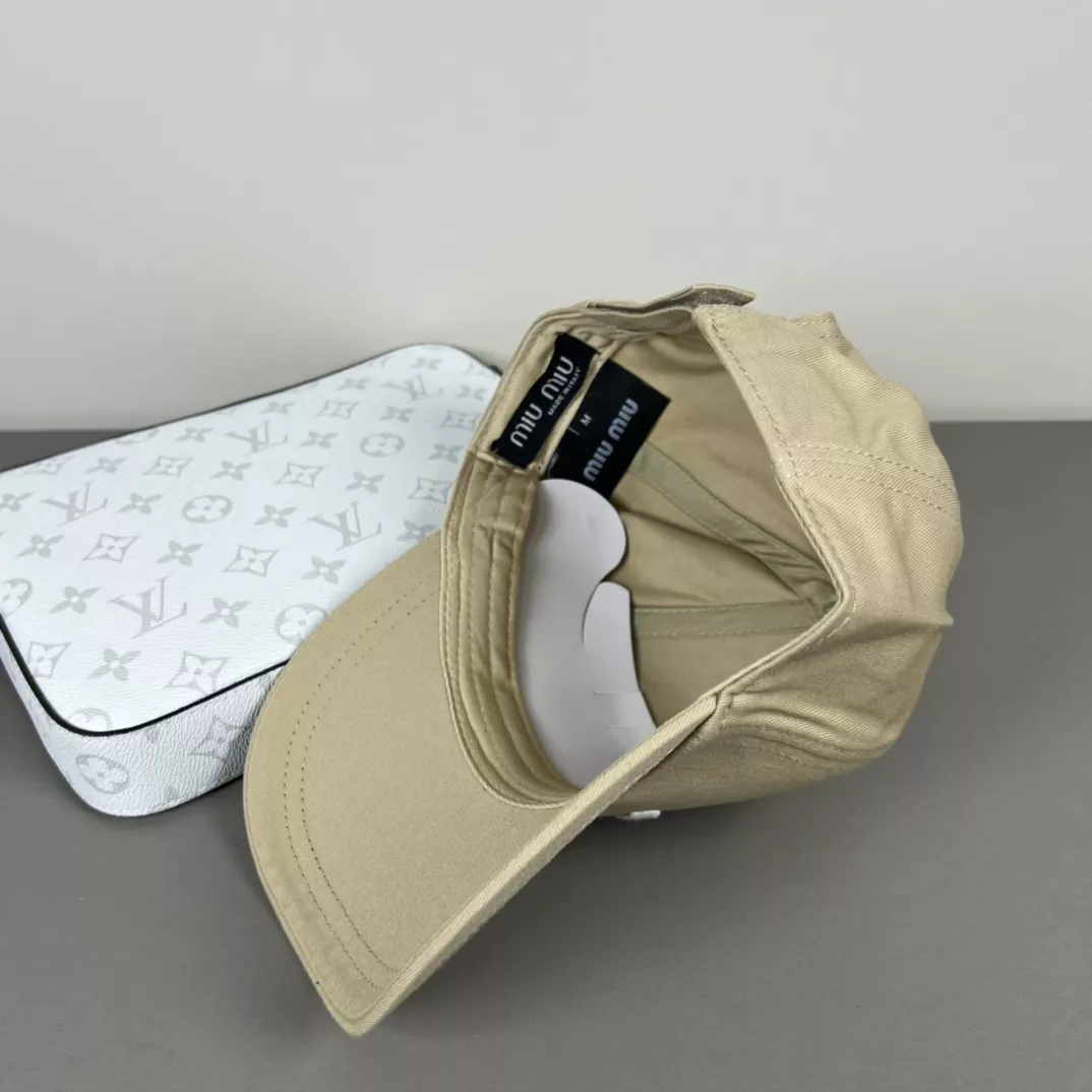Trendsetting 422 MIU MIU Caps