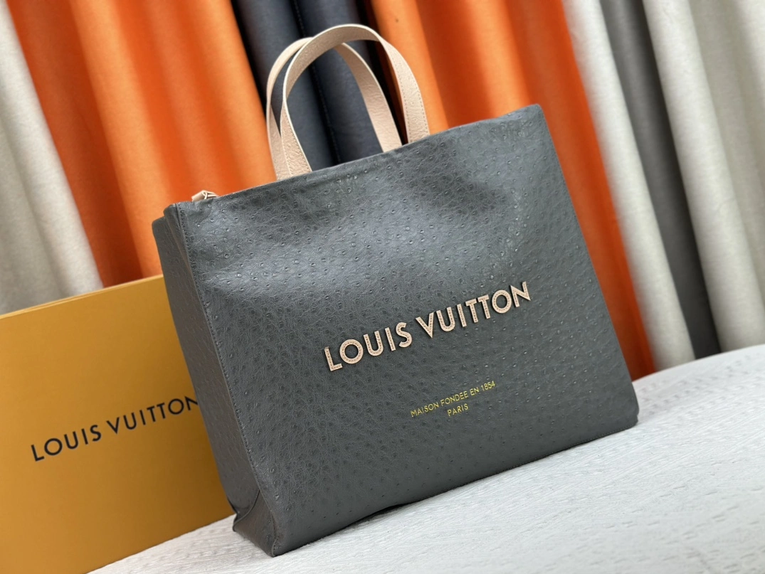 Trendsetting 4242 Louis Vuitton AAA Quality Handbags For Women
