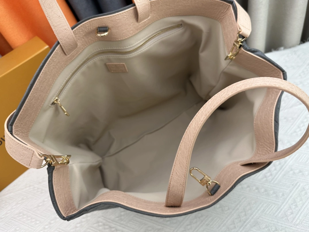 Trendsetting 4242 Louis Vuitton AAA Quality Handbags For Women