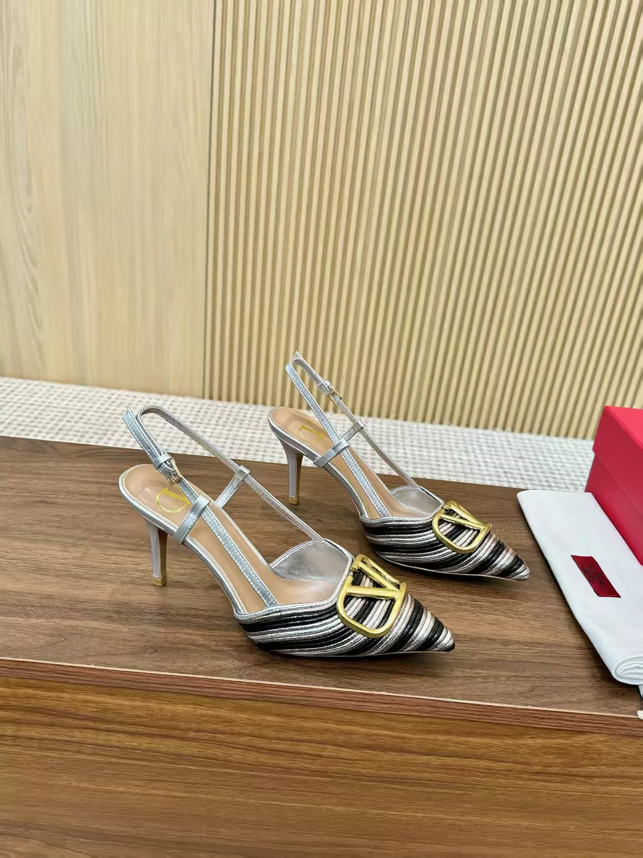 Trendsetting 4285 Valentino Sandal For Women