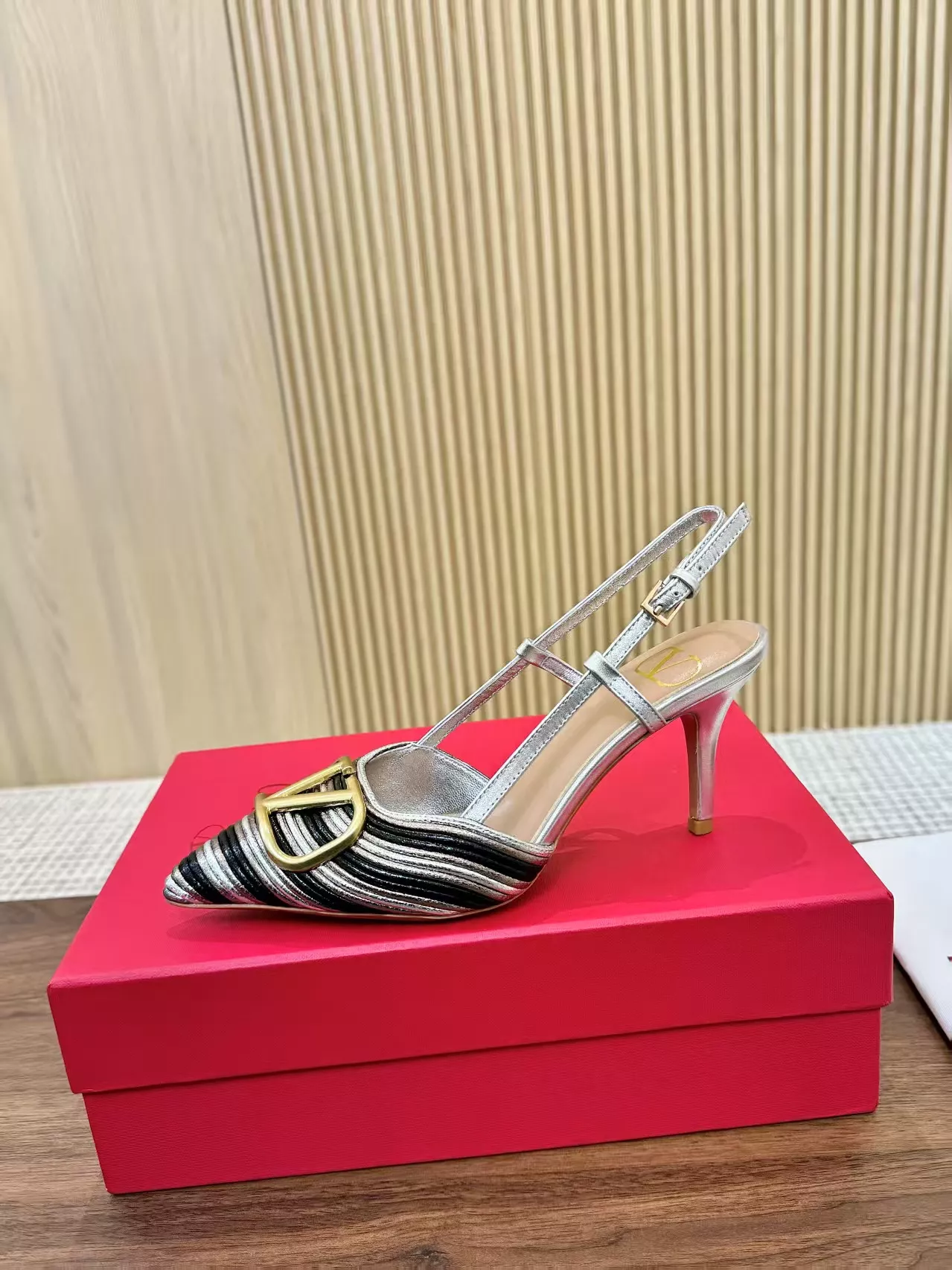Trendsetting 4285 Valentino Sandal For Women