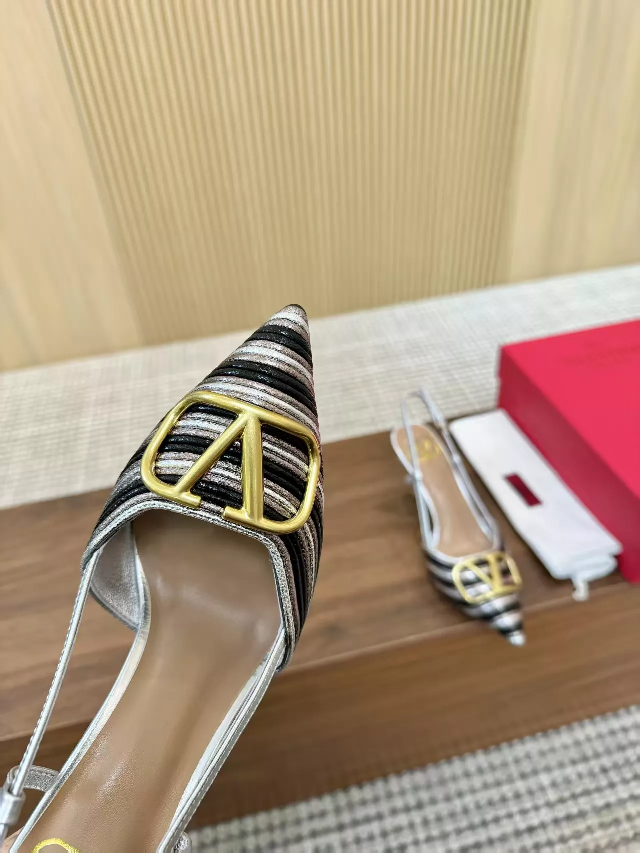 Trendsetting 4285 Valentino Sandal For Women
