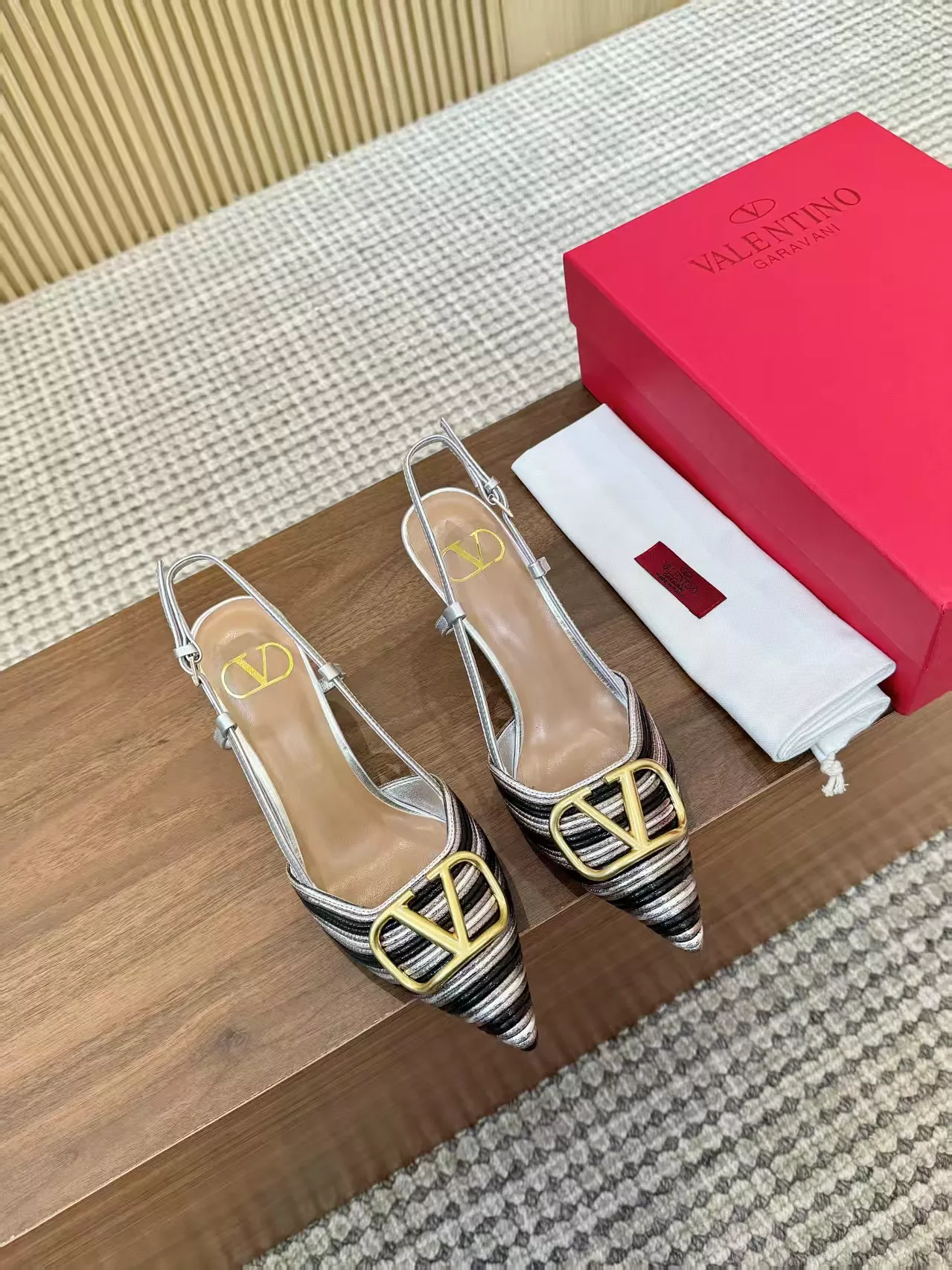 Trendsetting 4285 Valentino Sandal For Women