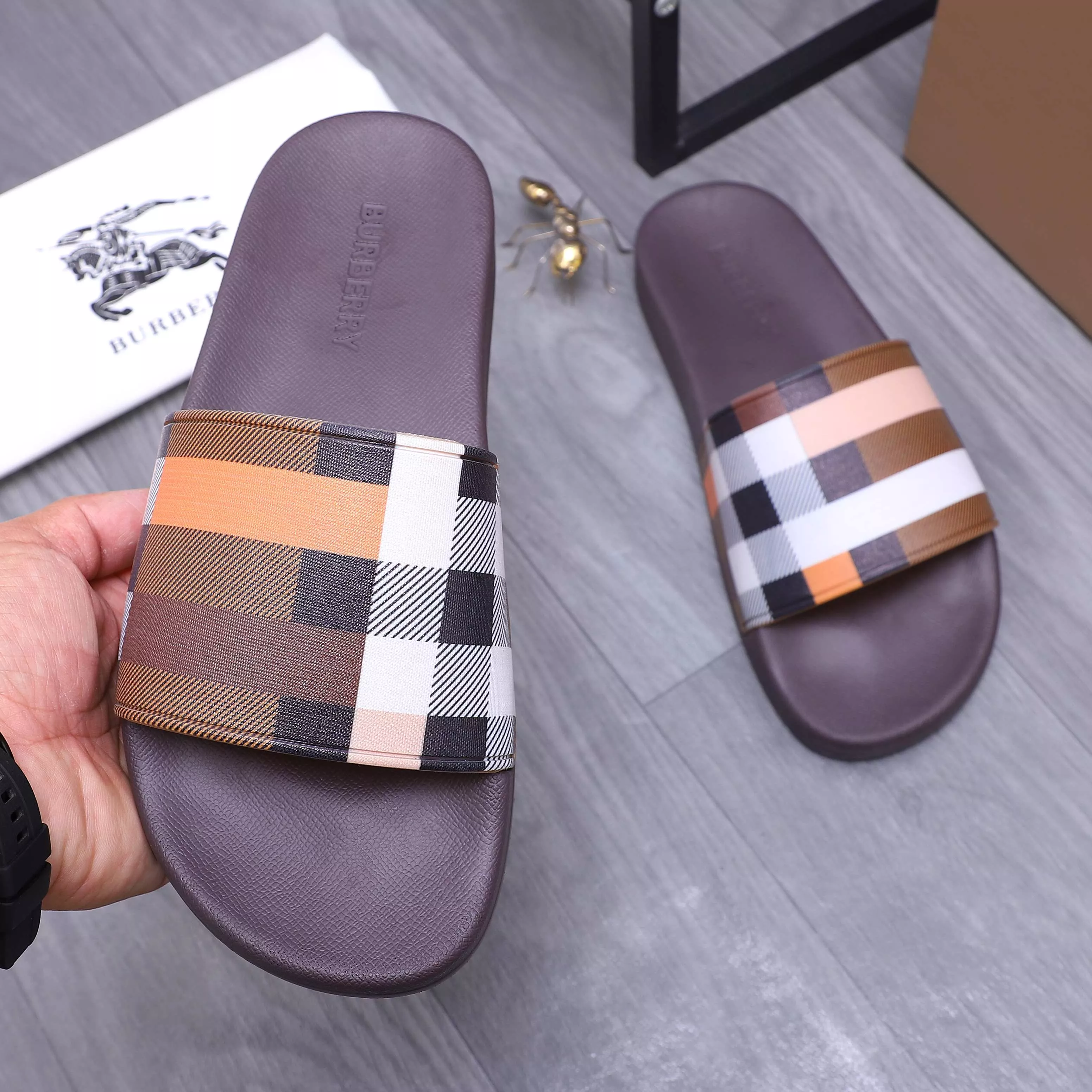 Trendsetting 436 Burberry Slippers For Men