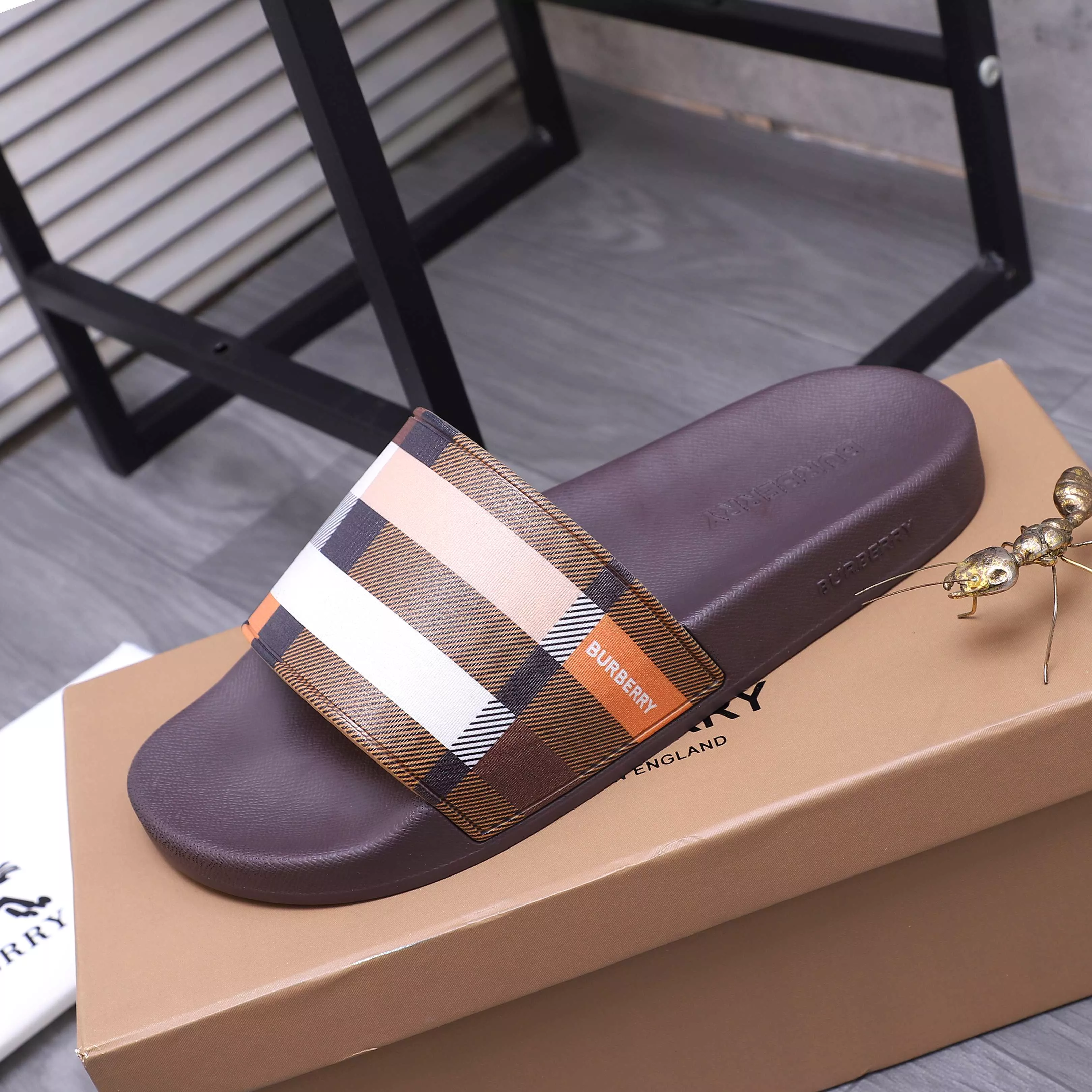 Trendsetting 436 Burberry Slippers For Men