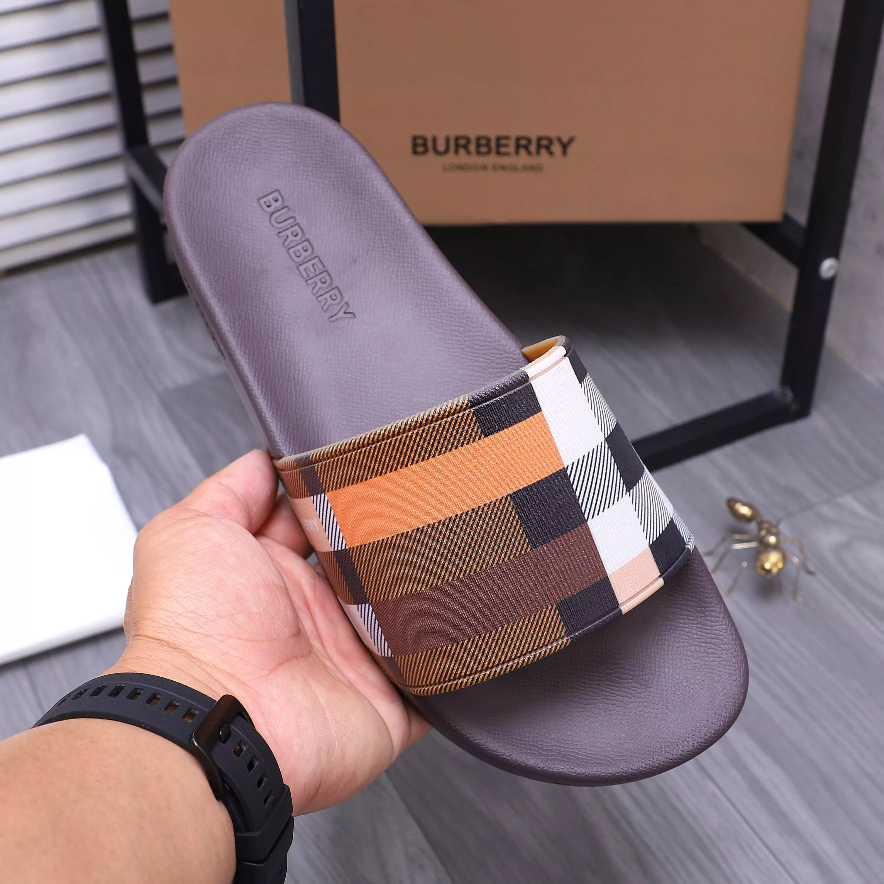 Trendsetting 436 Burberry Slippers For Men