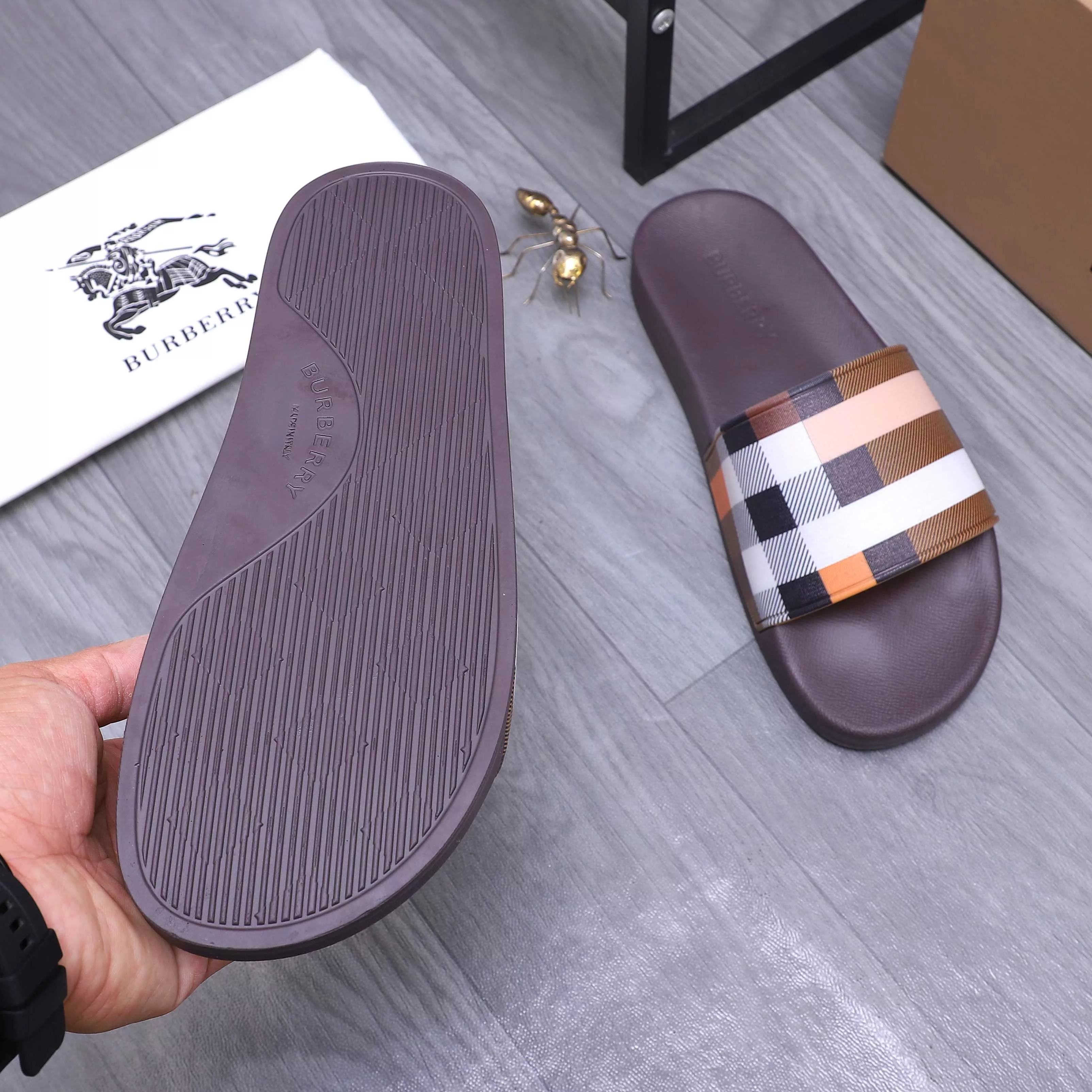 Trendsetting 436 Burberry Slippers For Men